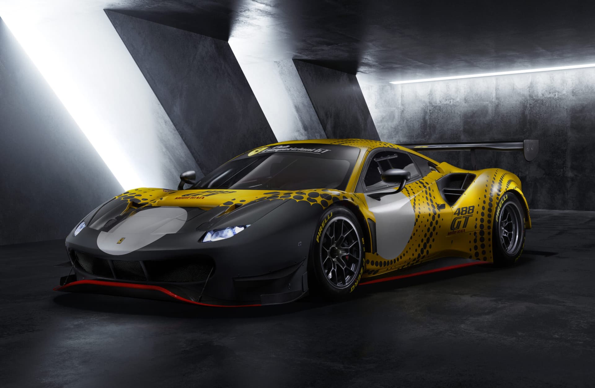 Ferrari 488 GT Modificata, maggiore potenza per la supercar delle piste