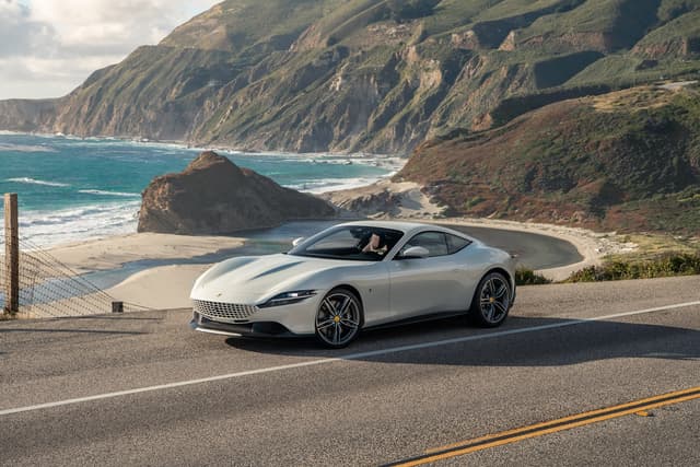 All'asta una delle prime Ferrari Roma per sostenere Save The Children