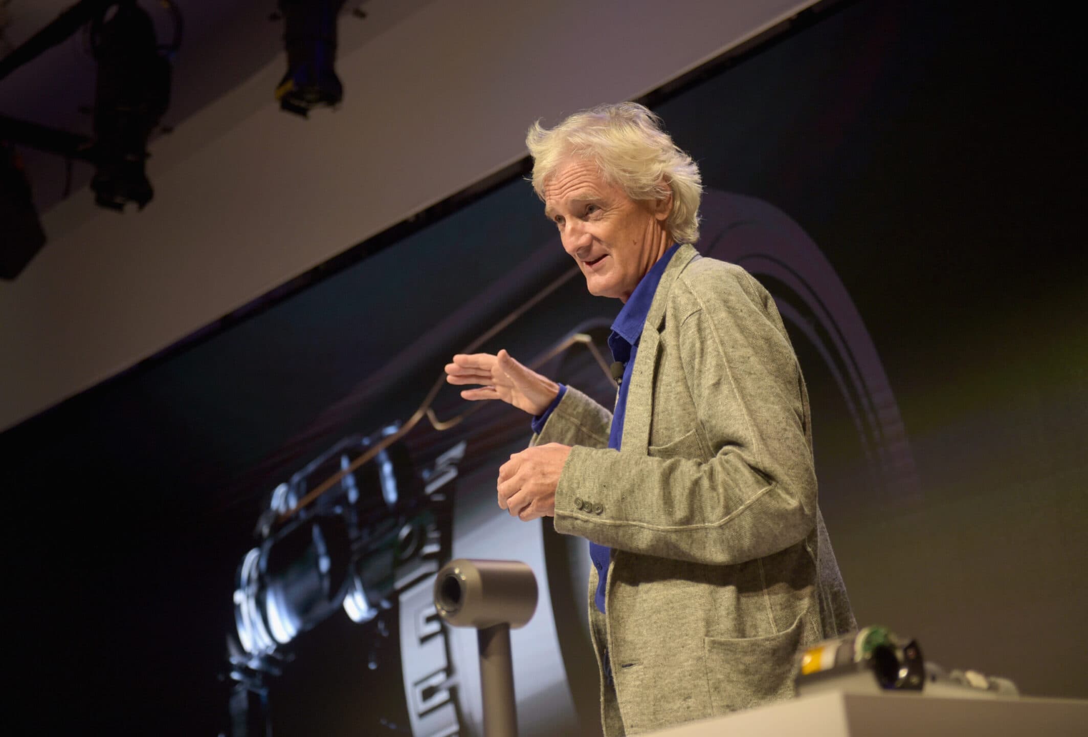 Non solo aspirapolvere, Dyson investe 3 miliardi sulla robotica e sull'intelligenza artificiale