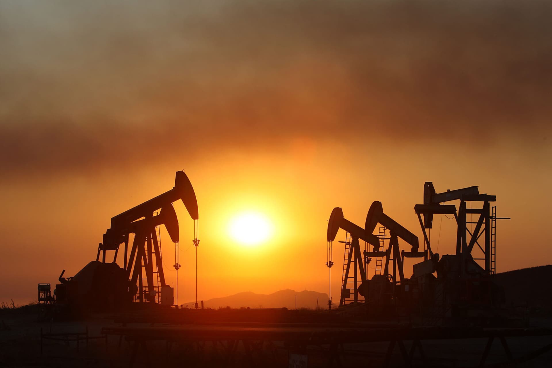 Perché i prezzi del petrolio stanno crollando di nuovo