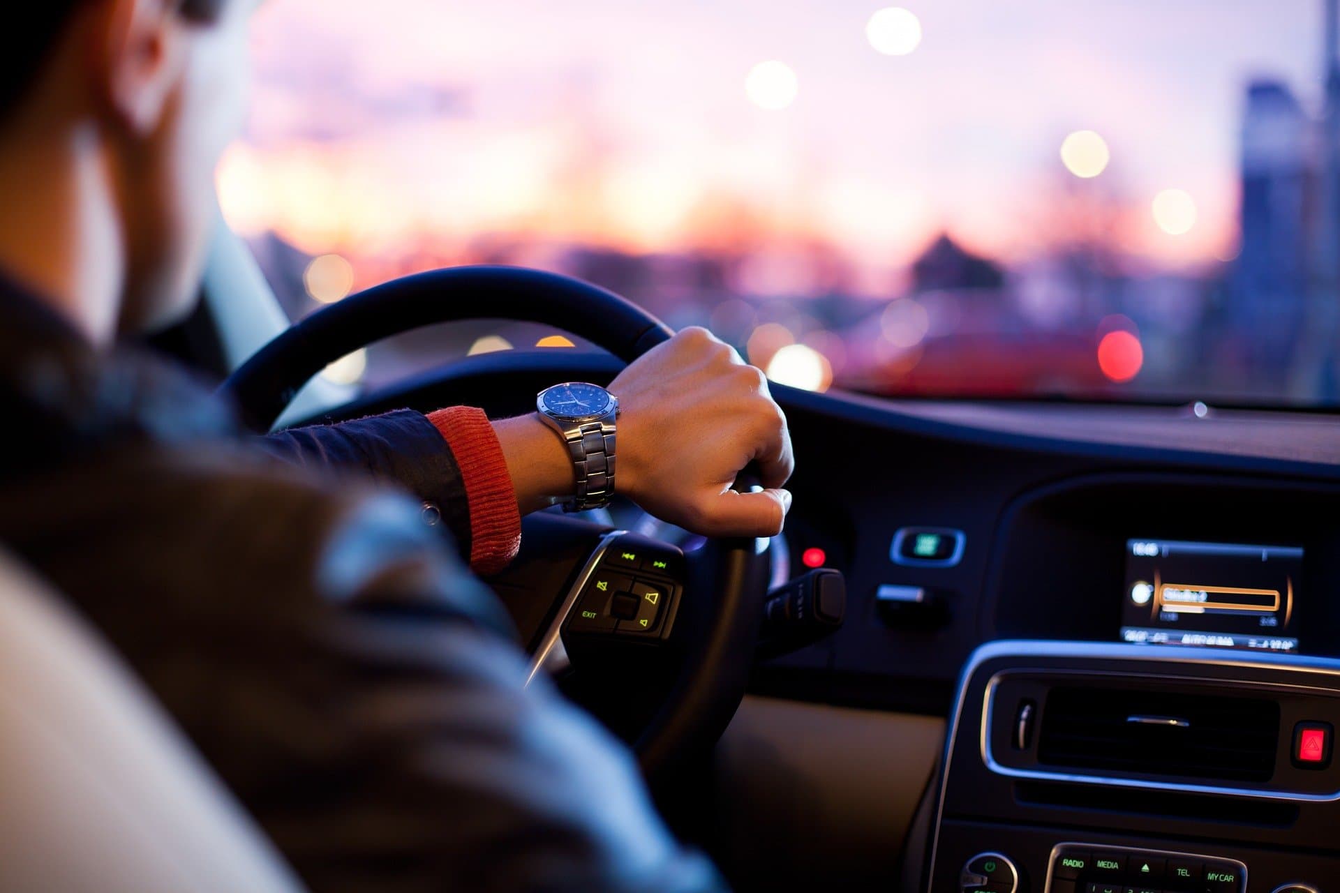 Dopo il Covid i millennial viaggeranno in macchina. Ma niente auto elettrica