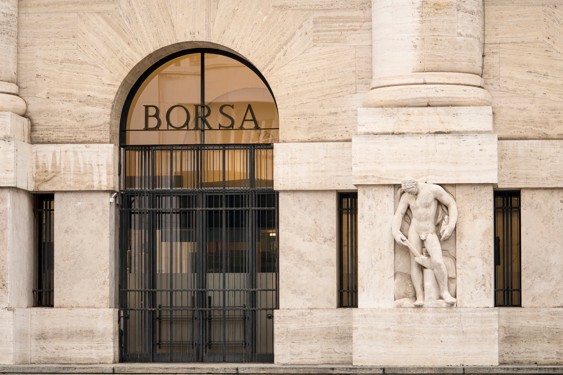 L’anno in rosso di Piazza Affari. Bene il comparto delle Pmi, in calo le Ipo