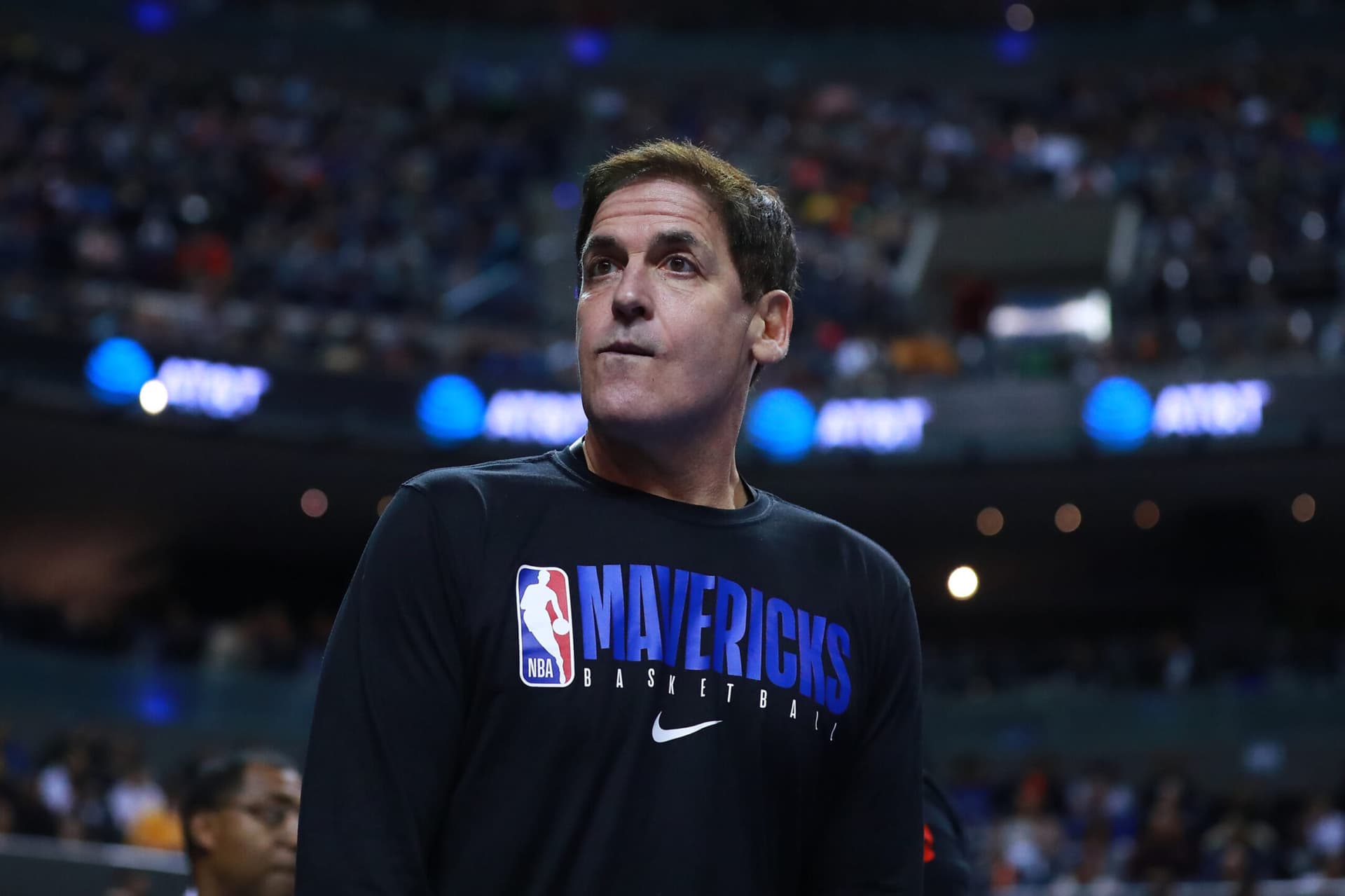 Storia di Mark Cuban, il miliardario che vendeva sacchi della spazzatura per pagarsi le scarpe