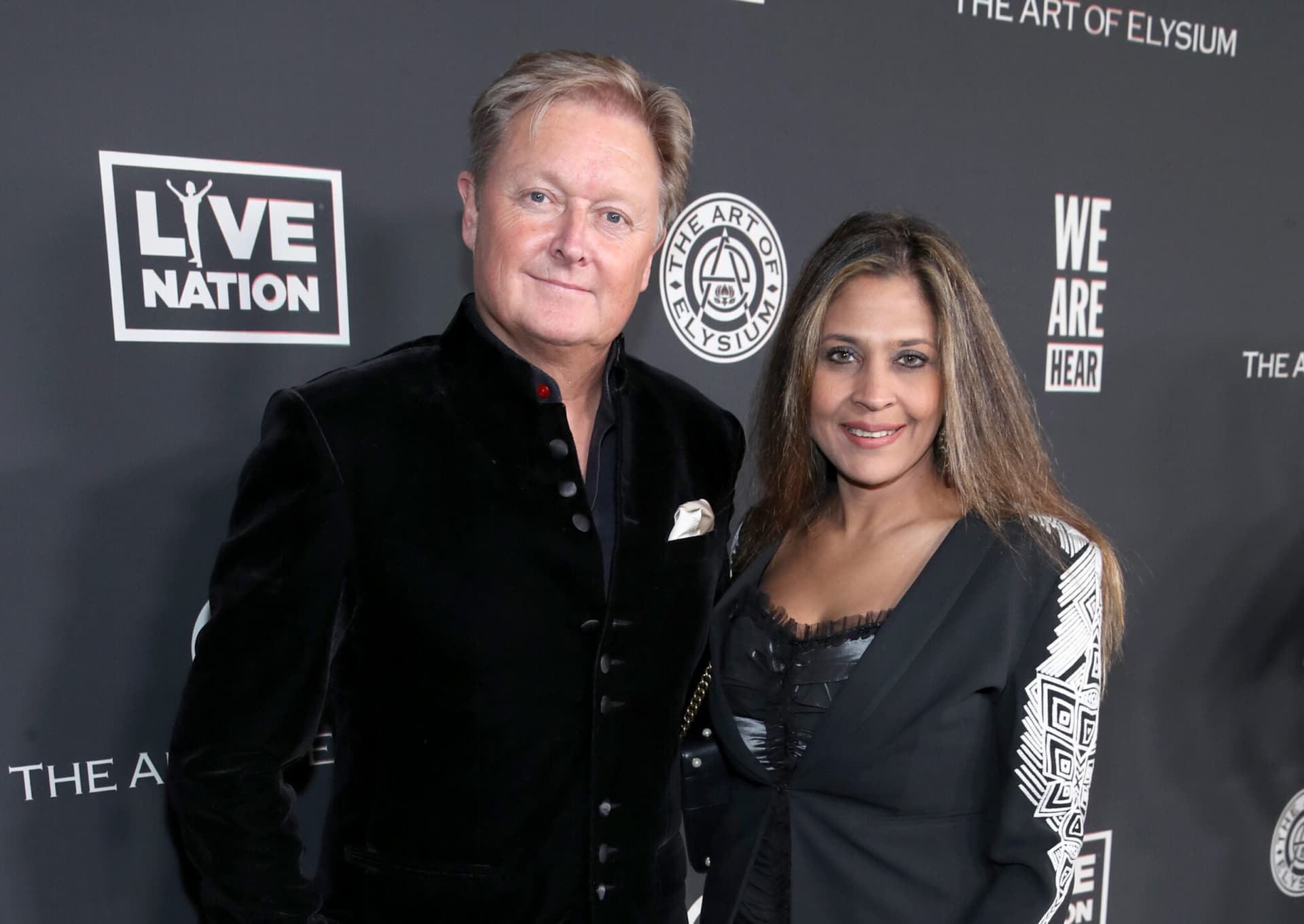 Chi sono i Fisker, la coppia di nuovi miliardari che sta sfidando la Tesla di Elon Musk