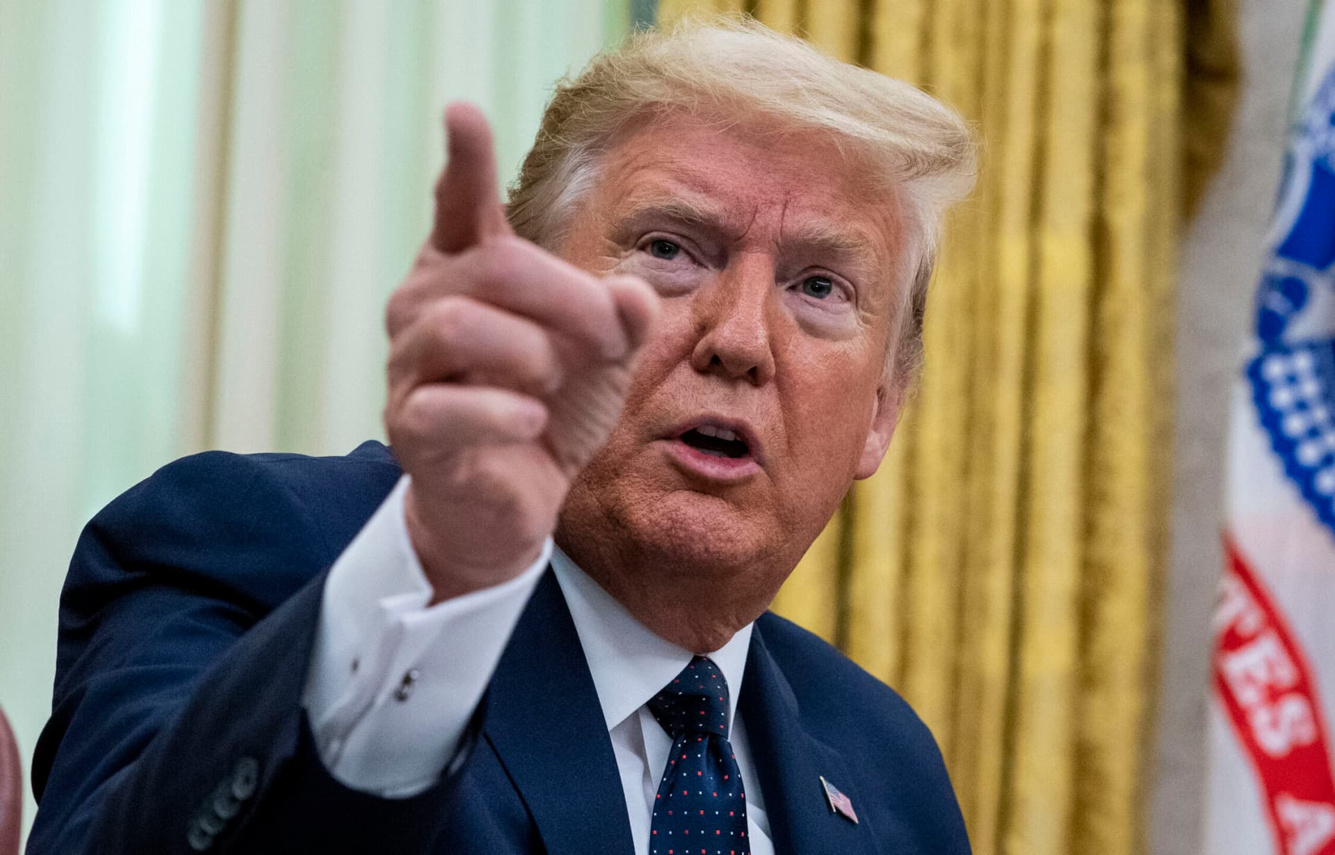 Rischio delisting dalla borsa americana per le big cinesi: c’è la firma di Trump al disegno di legge