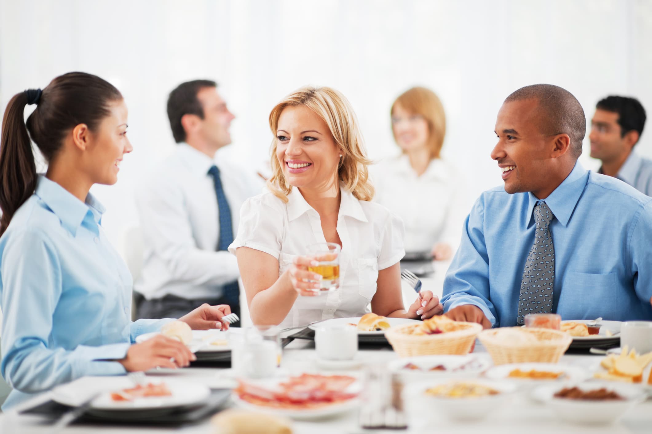 Dimmi come mangi e ti dirò come lavori: 3 consigli per promuovere una dieta sana in ufficio