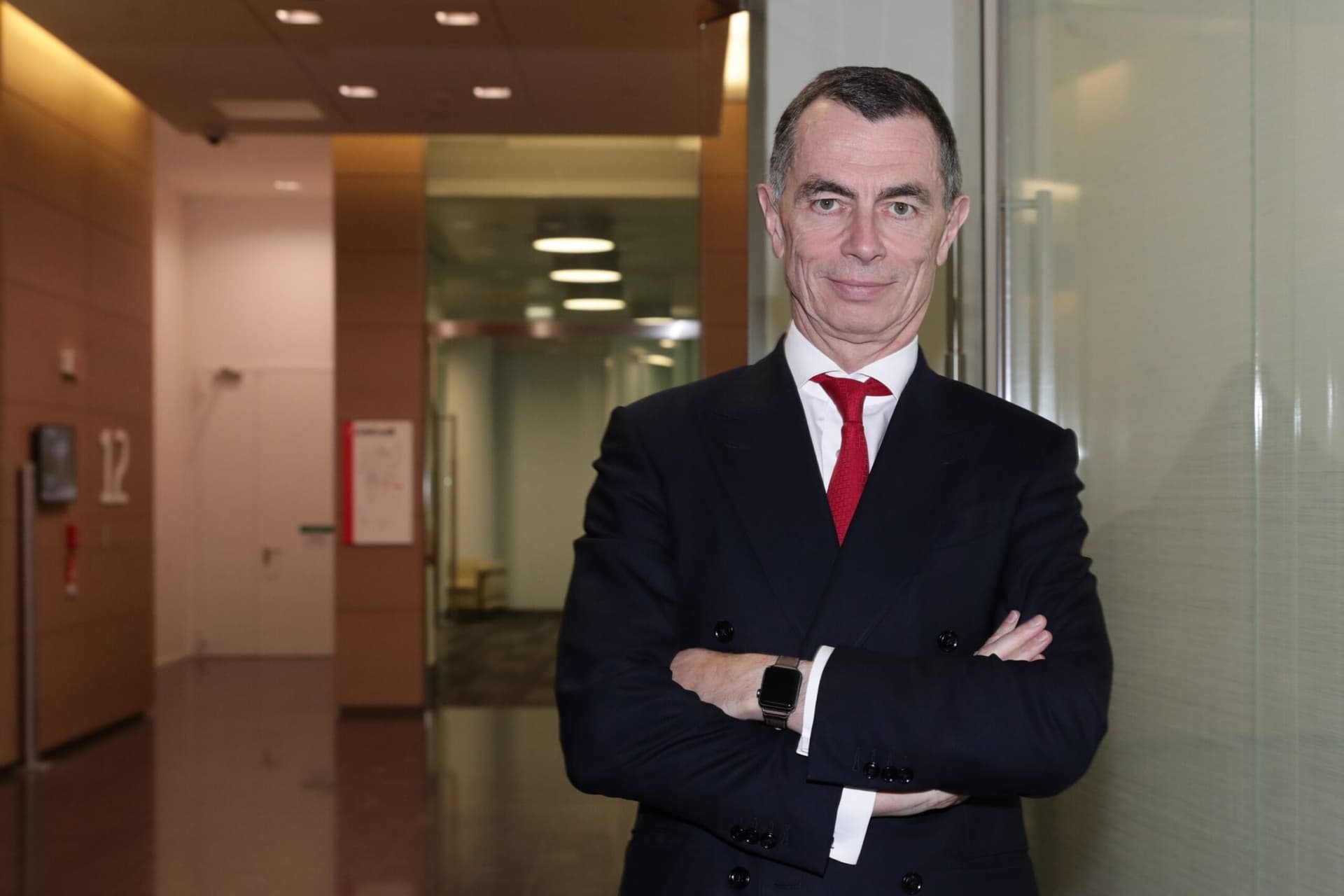 Jean Pierre Mustier lascia e UniCredit crolla in Borsa. Vicina la fusione con Mps?