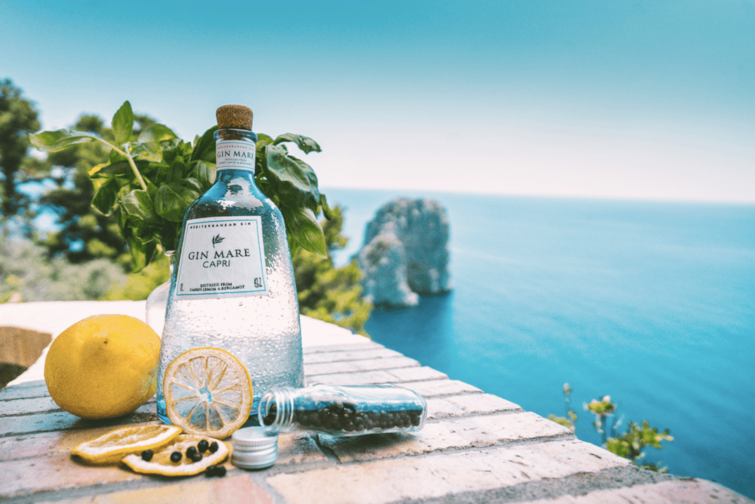 Come nasce il primo gin mediterraneo ottenuto da 8 botaniche accuratamente selezionate
