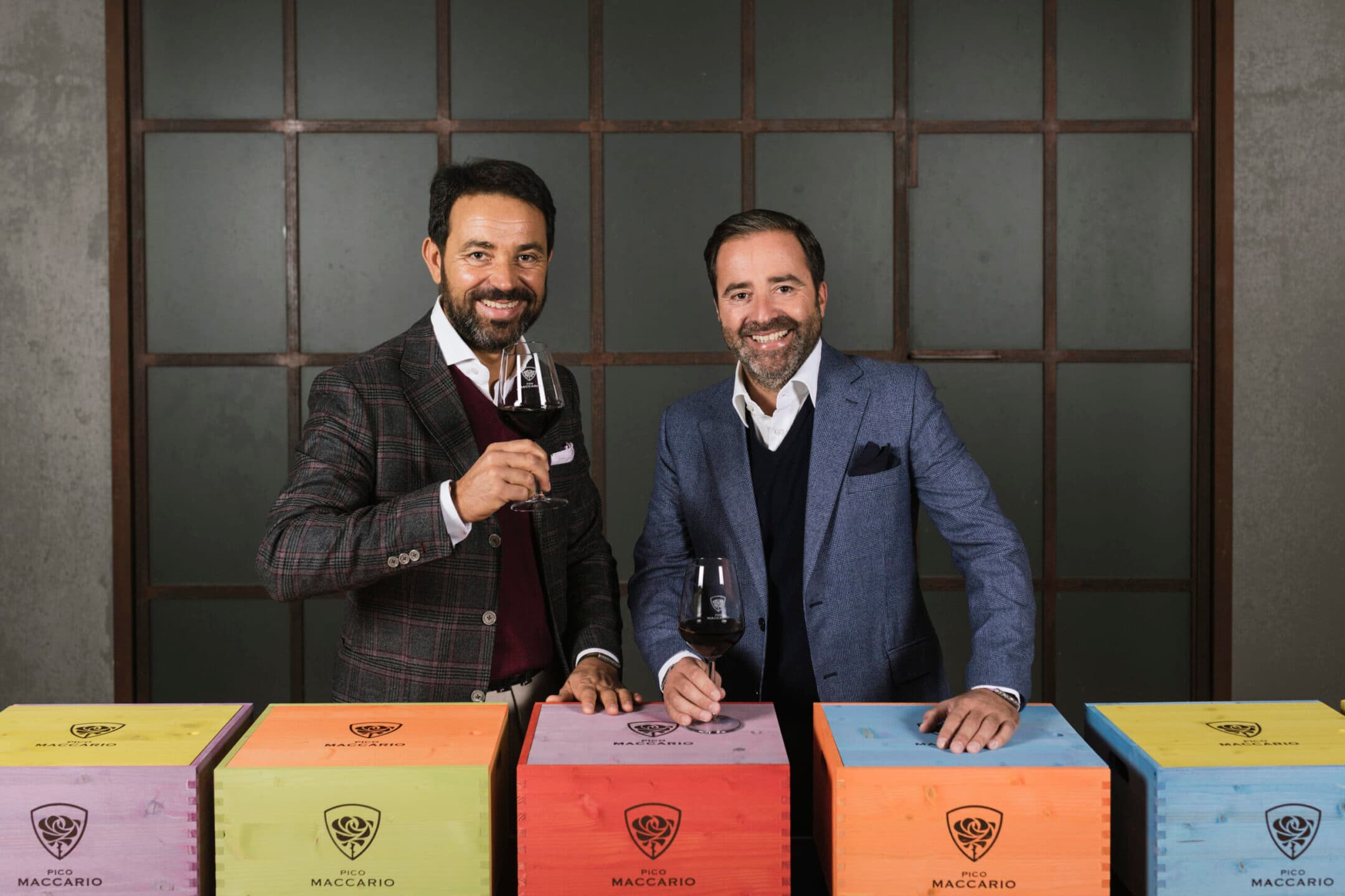 Dentro la cantina Pico Maccario tra rose, vitigni e matite colorate