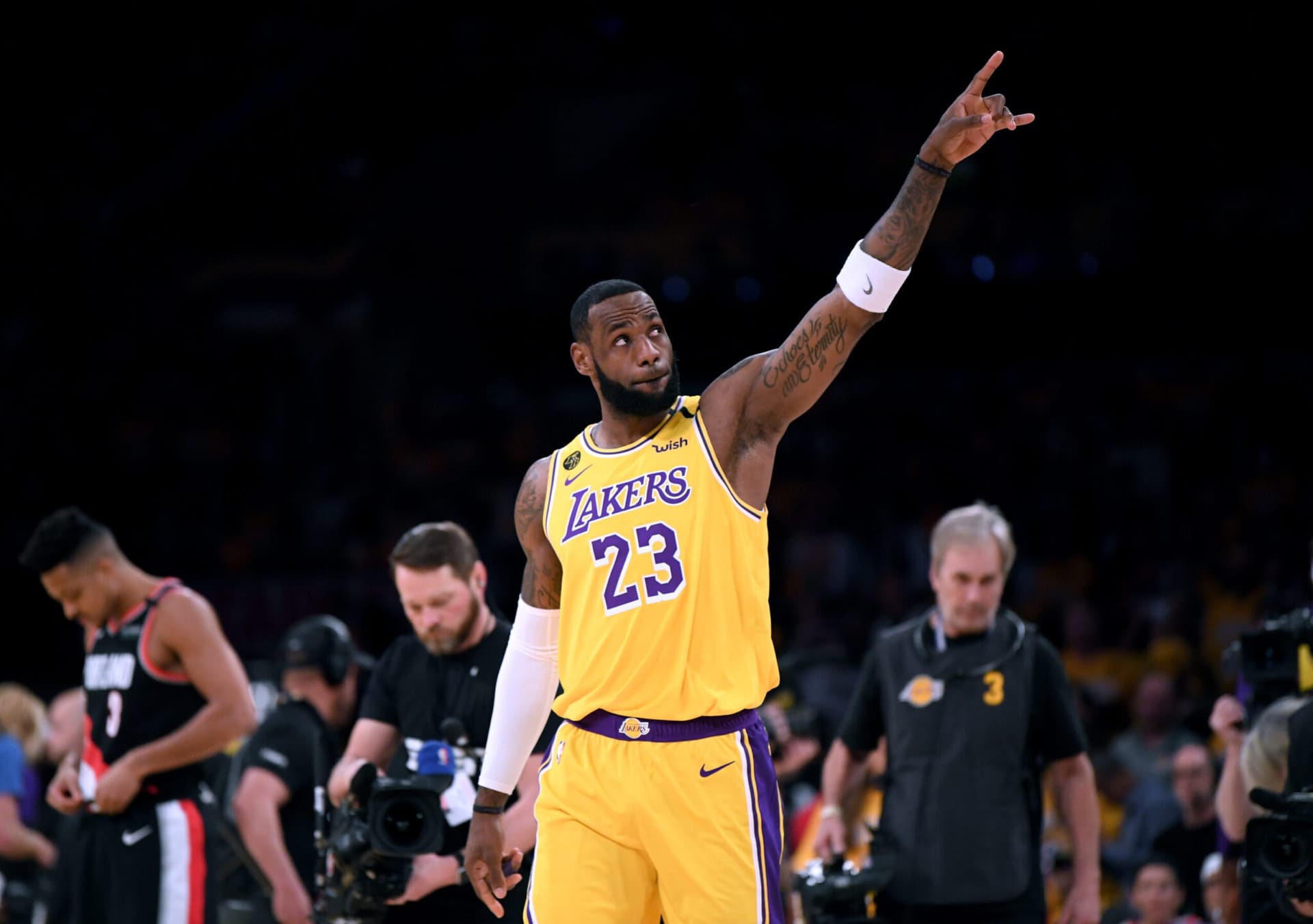 LeBron James ancora al comando della classifica dei giocatori più pagati della Nba