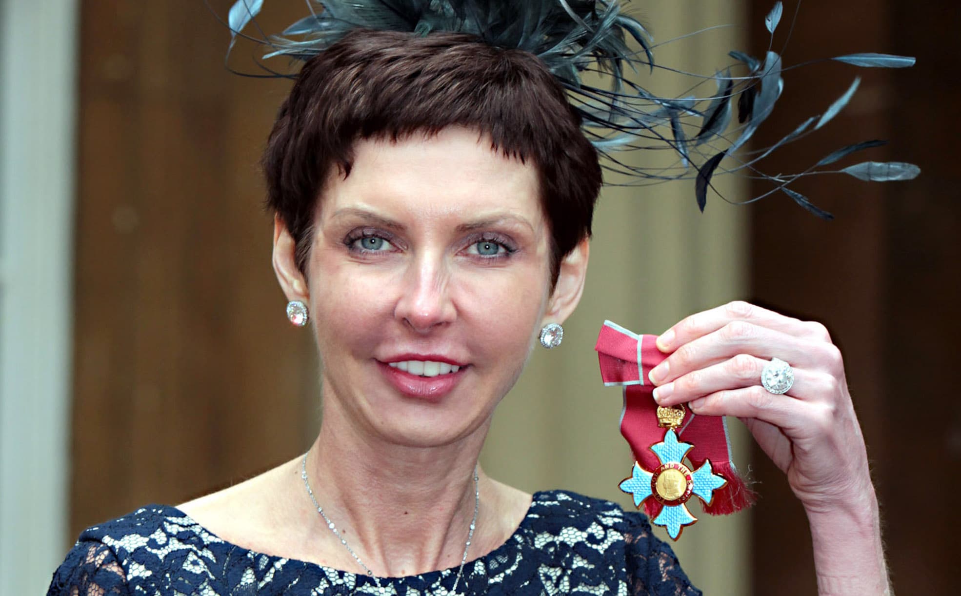 Da cassiera a regina delle scommesse online, la storia della miliardaria fondatrice di Bet365