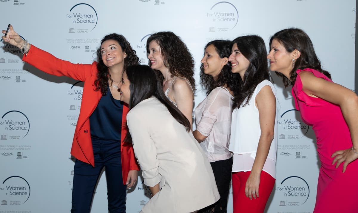 Sei borse di studio da 20mila euro. Il progetto di L’Oréal a sostegno delle giovani ricercatrici italiane