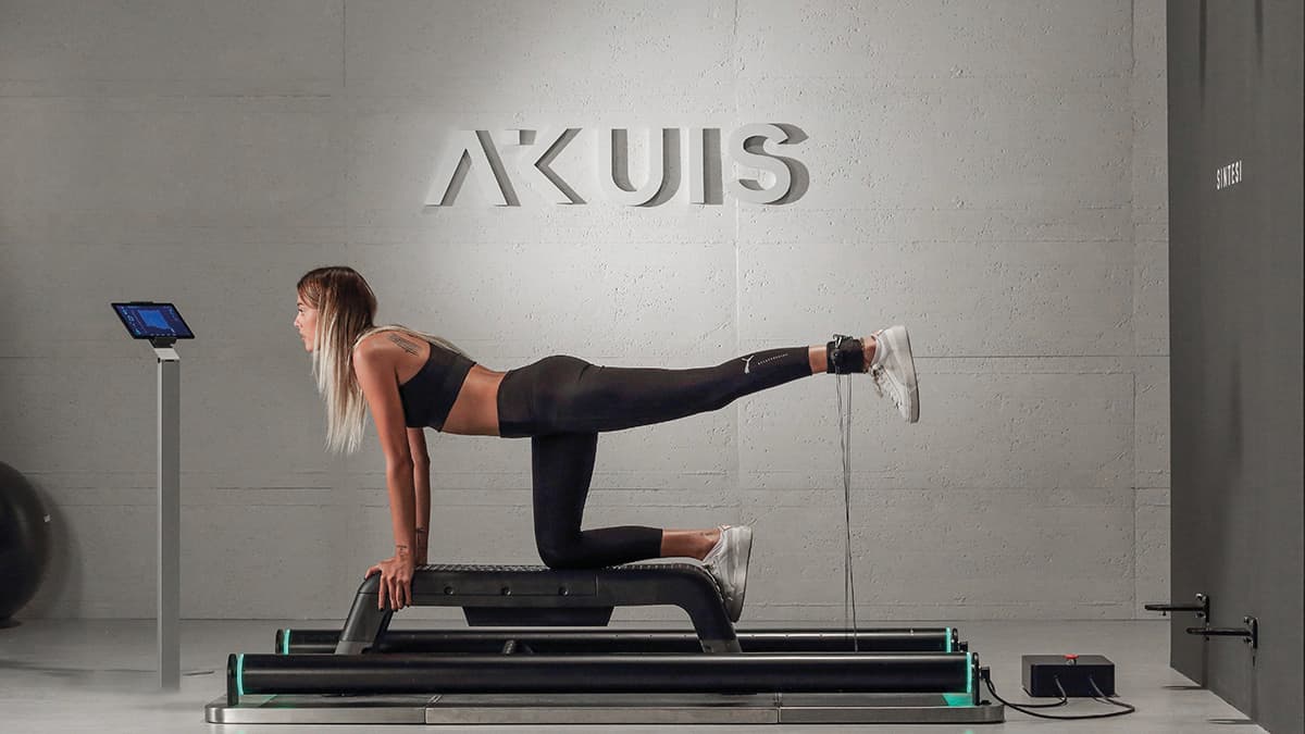 Come allenarsi ovunque e nel modo giusto con la palestra digitale targata Akuis