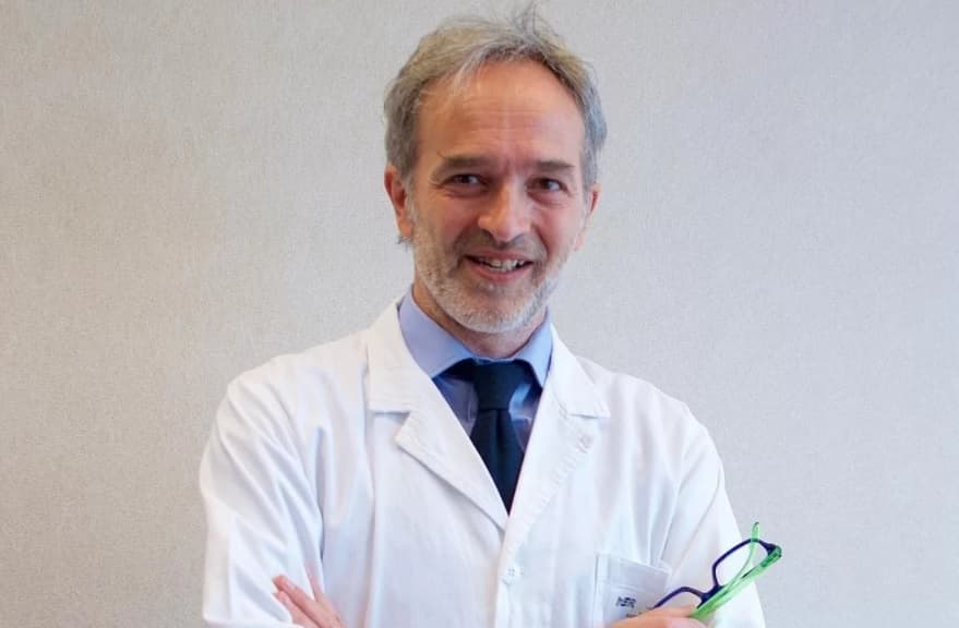 Usciremo dalla pandemia grazie a una scienza globale. La lezione del neurologo Gianvito Martino