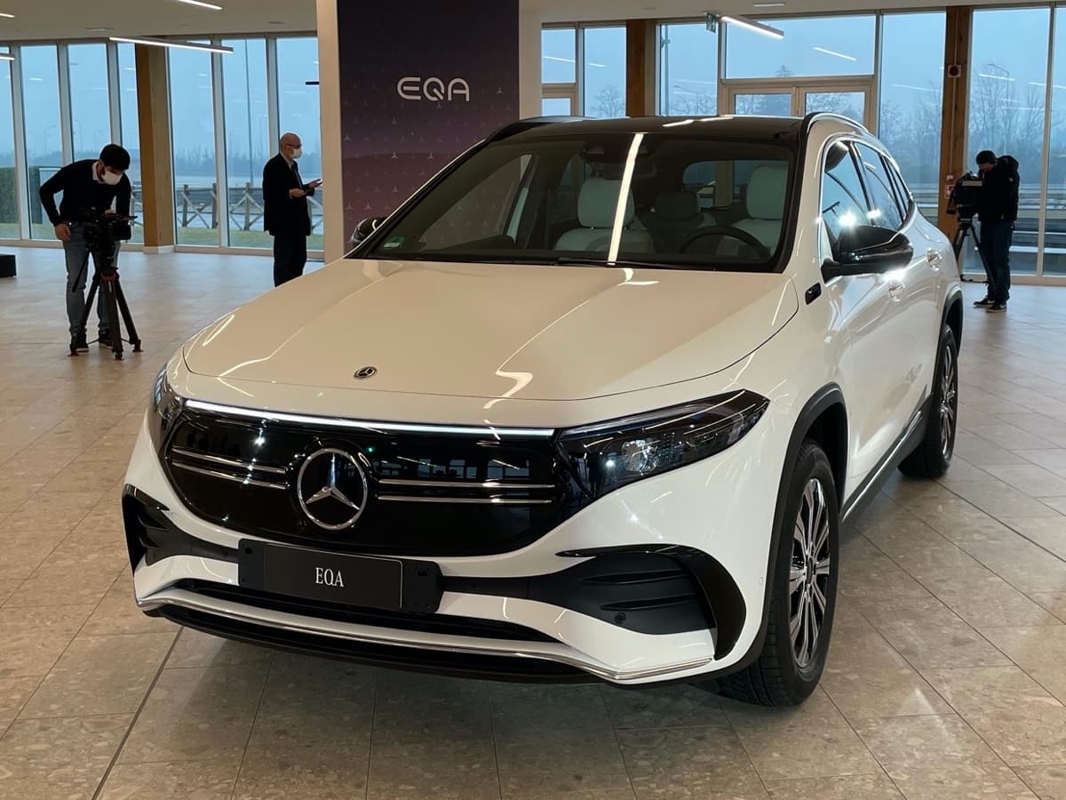 Il suv Mercedes di maggiore successo diventa elettrico: ecco Eqa, il Gla sostenibile