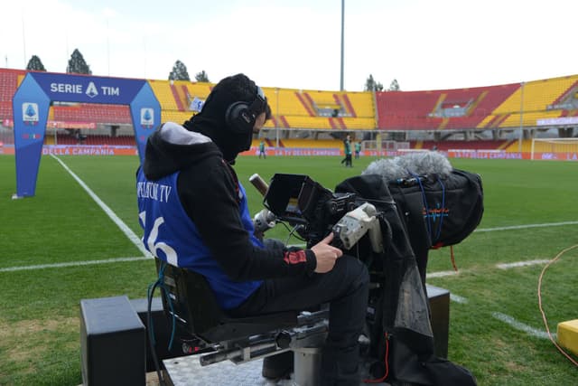 Tim e Dazn sfidano Sky: alleanza nell'offerta per i diritti tv della Serie A