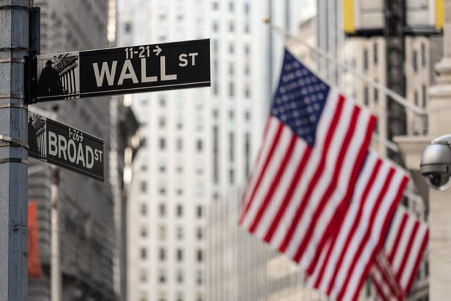 Lunedì nero a Wall Street: S&P 500 ai minimi da 6 mesi. Trump: "Non guardate il mercato azionario"