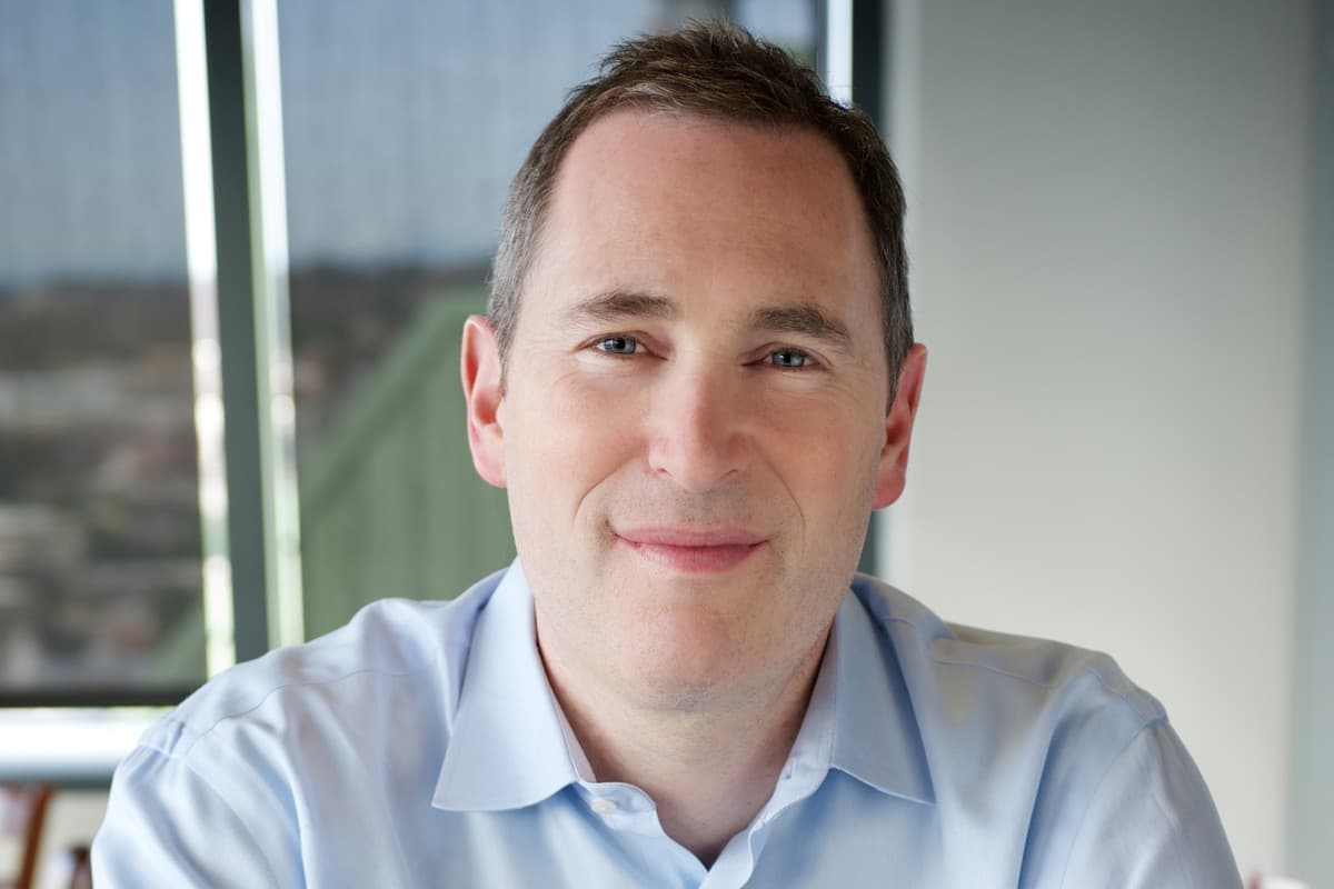 Andy Jassy possiede più azioni Amazon di qualsiasi altro dipendente oltre a Bezos. Ma non è ancora miliardario