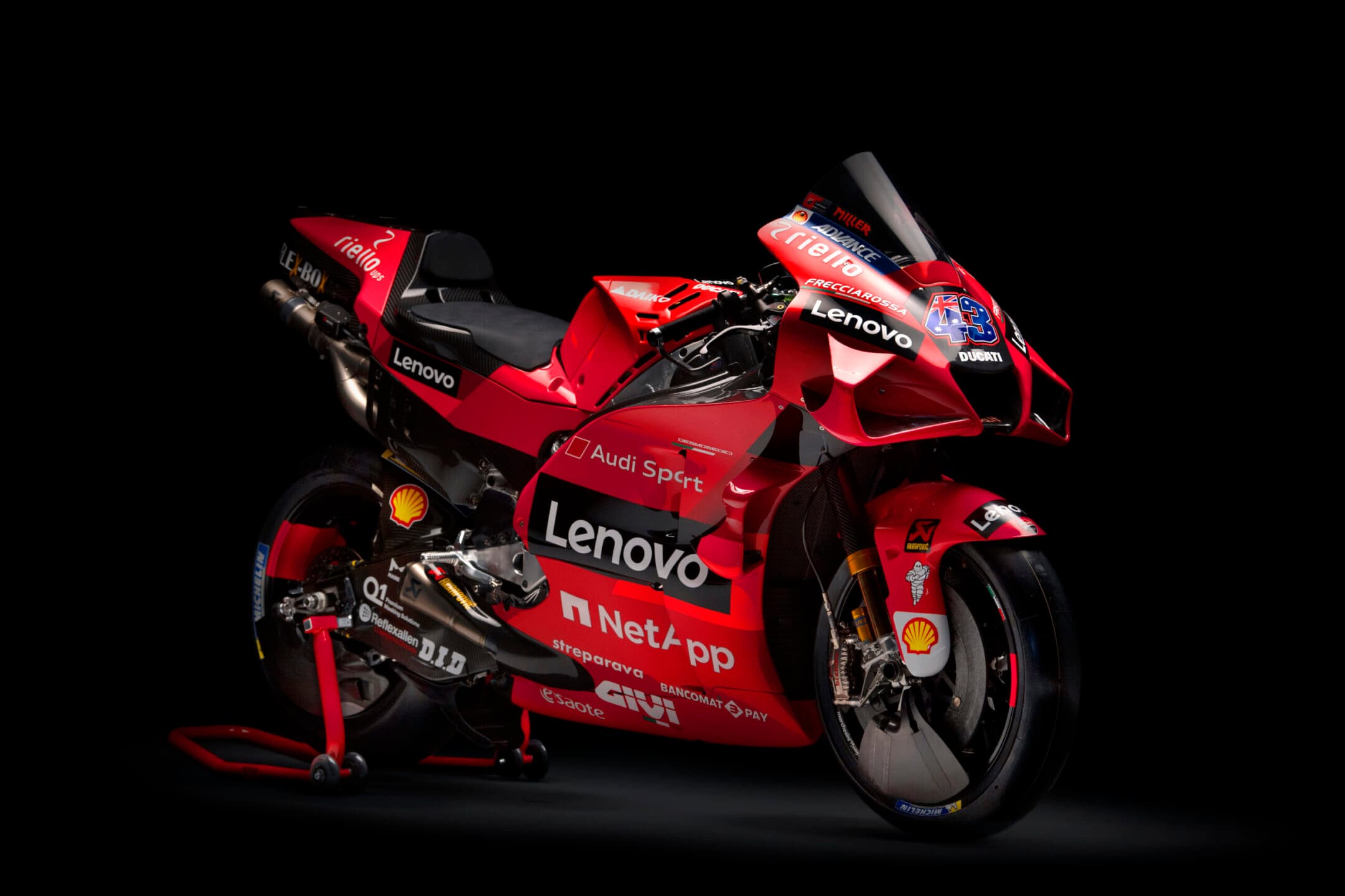 Lenovo in pista con Ducati: è il nuovo title sponsor del team di MotoGP