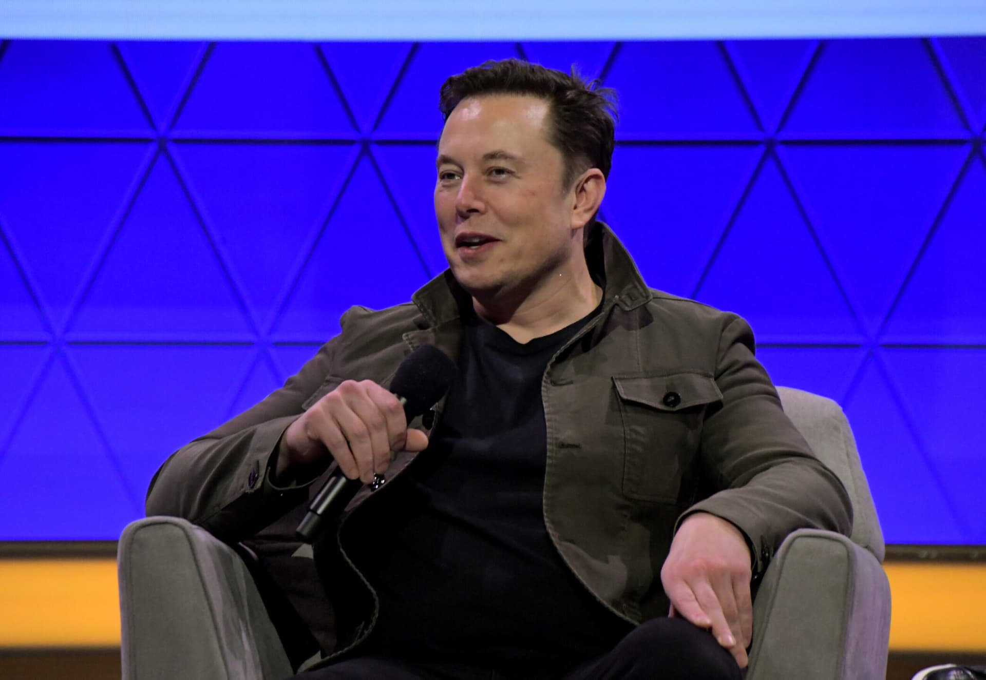 Elon Musk sbarca su Clubhouse. E lo manda subito in tilt