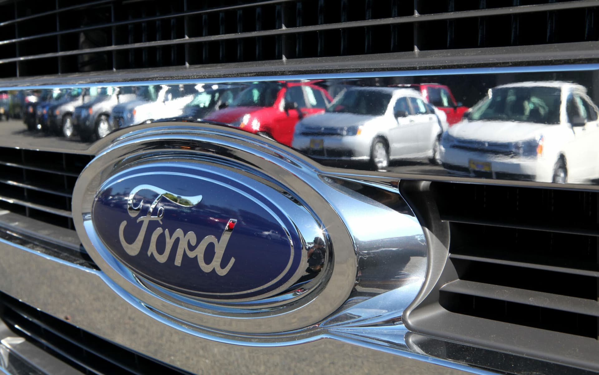 Ford produrrà solo auto elettriche in Europa dal 2030: un miliardo di dollari per trasformare lo stabilimento di Colonia