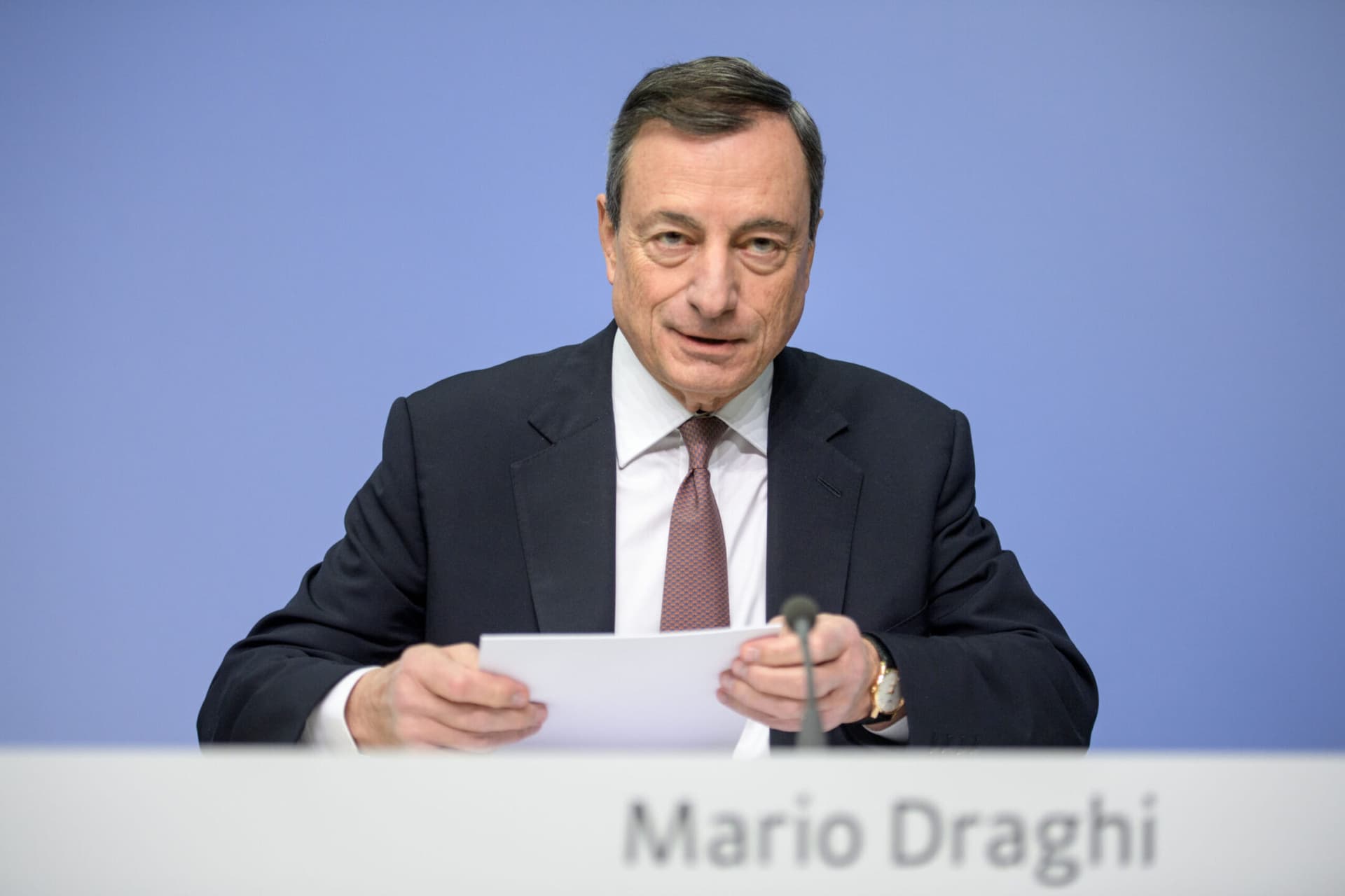 Dalla tesi di laurea contro la moneta unica al “Whatever it takes”: Mario Draghi, il banchiere che ha salvato l’euro
