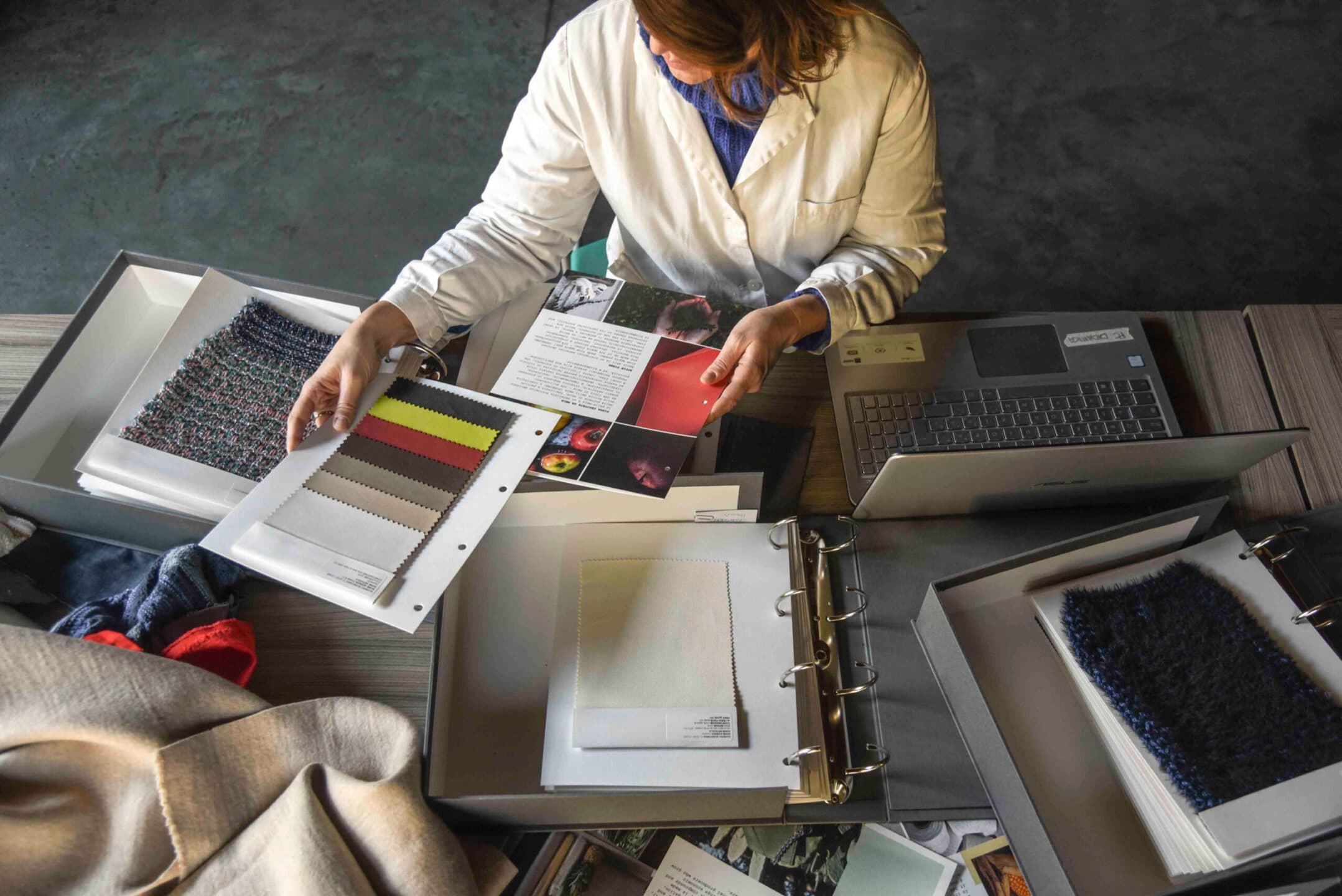 Oltre 200 tipologie di tessuti sostenibili: l'incredibile archivio del Museo del Tessuto di Prato