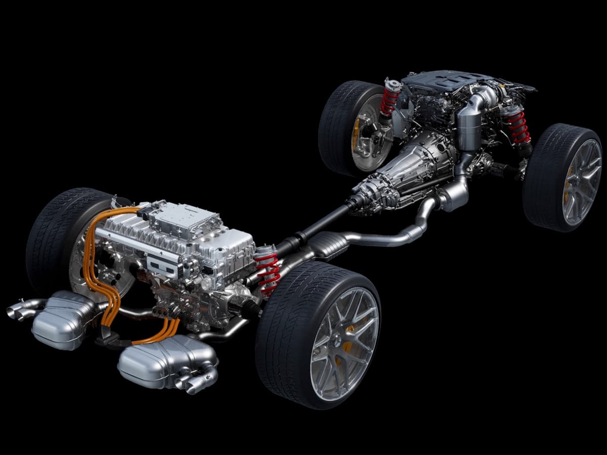 Mercedes-AMG prende la scossa con le nuove E Performance