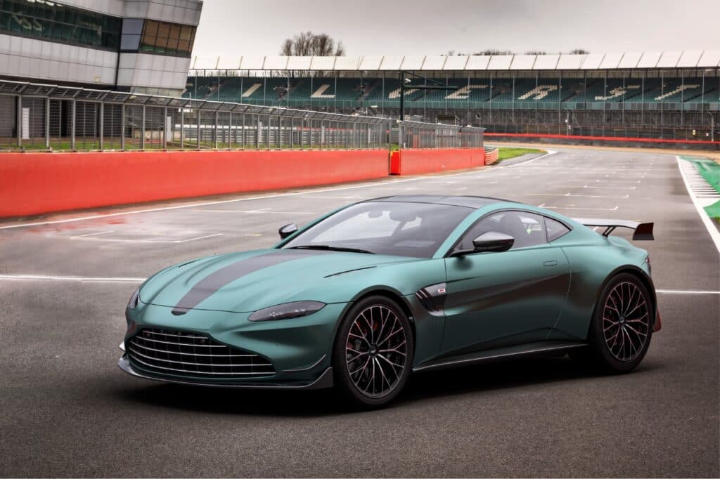 Aston Martin Vantage F1 Edition: il nuovo bolide da 535 cavalli ispirato alla safety car