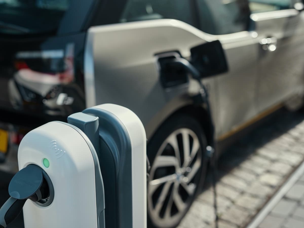 Bmw Italia e NewMotion per la ricarica domestica dei veicoli elettrificati