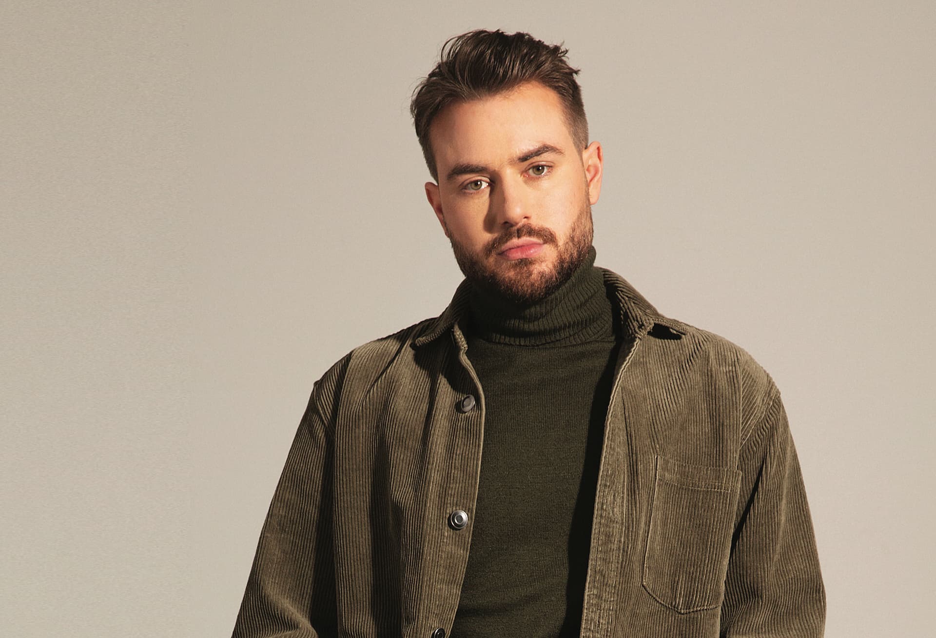Mattia Ferrari, chi è l’art director che lavora con i big del lusso e volto della copertina di Forbes Under 30