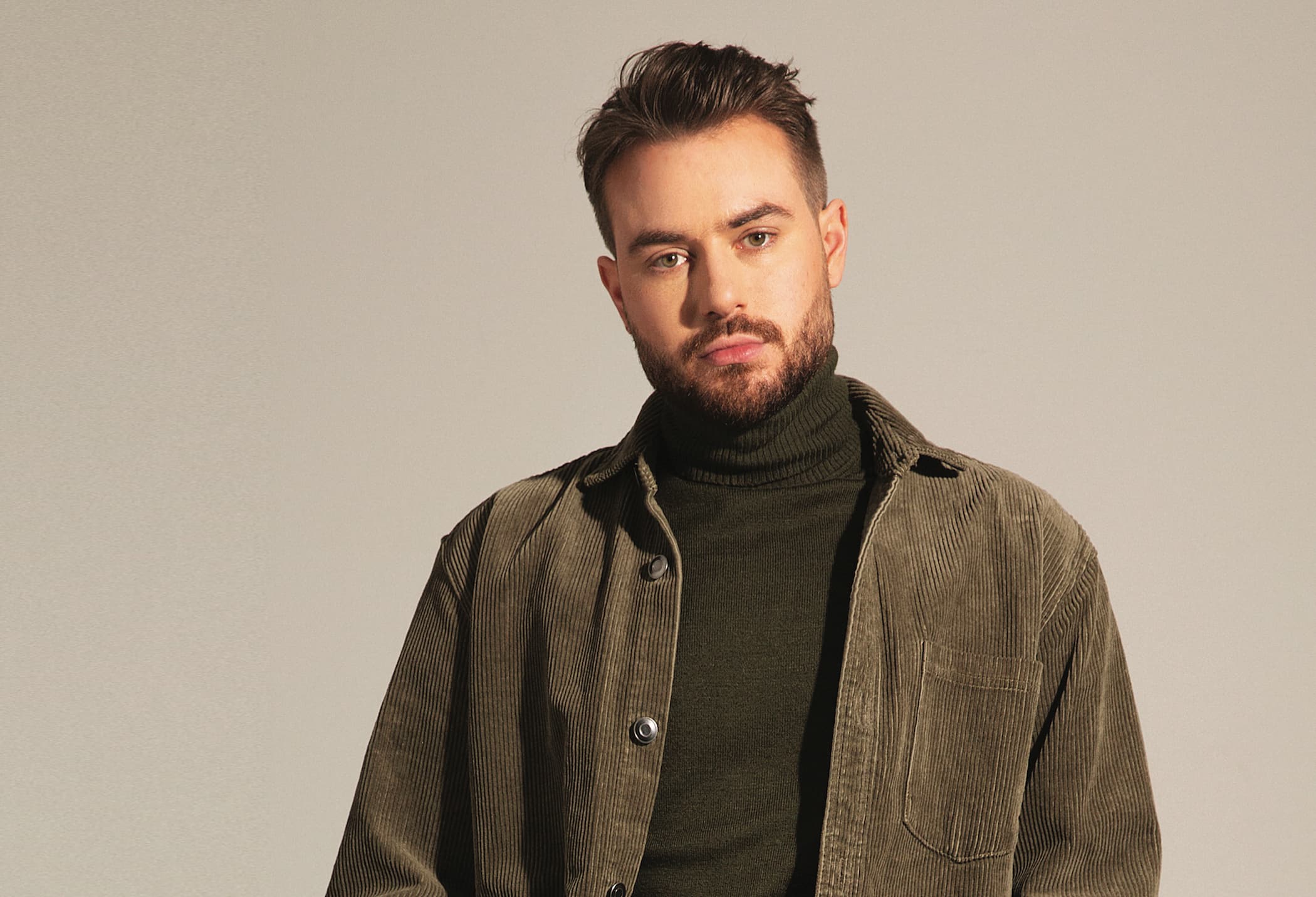 Mattia Ferrari, chi è l'art director che lavora con i big del lusso e volto della copertina di Forbes Under 30