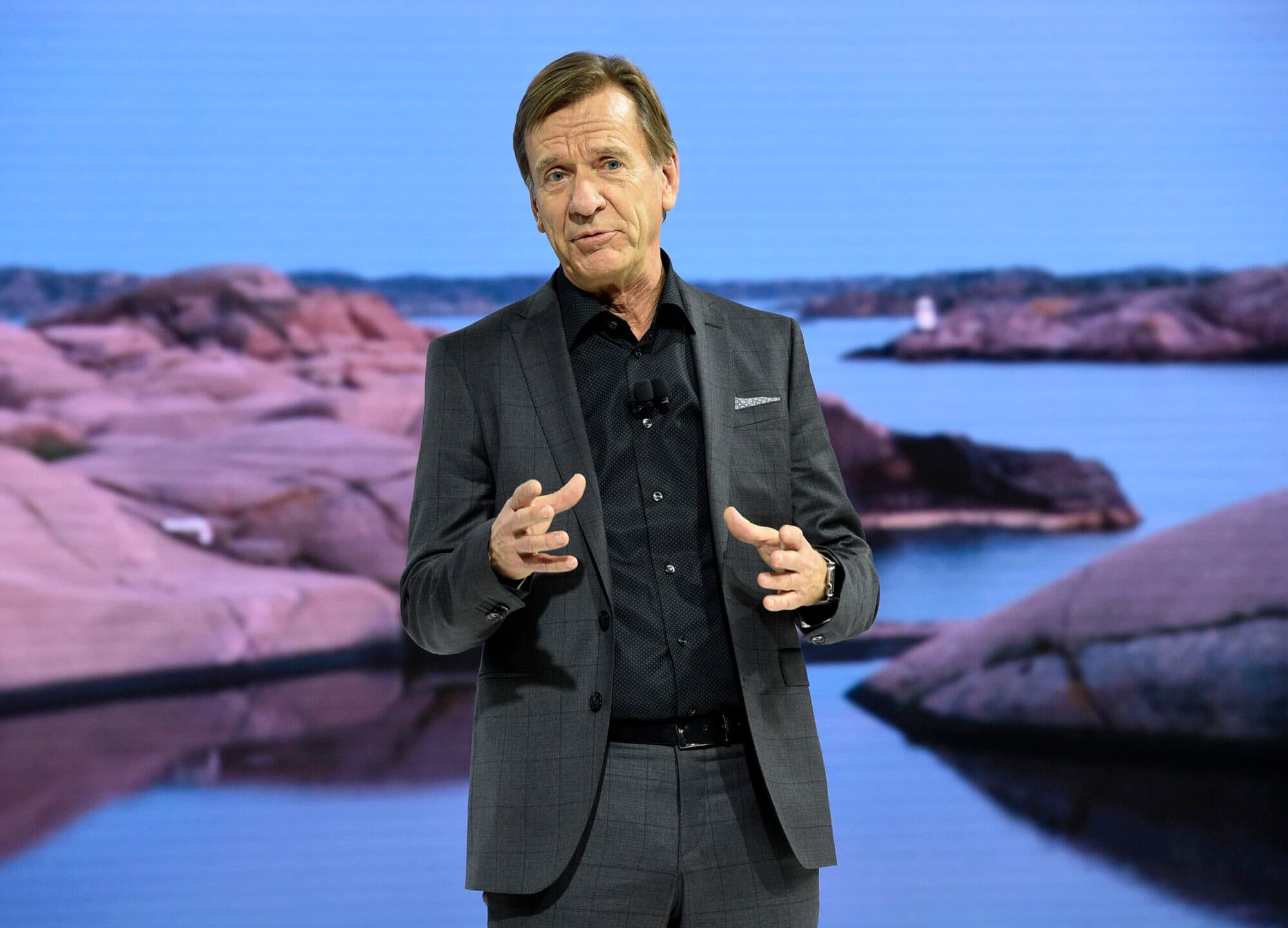 Entro il 2030 Volvo venderà solo auto elettriche, esclusivamente online