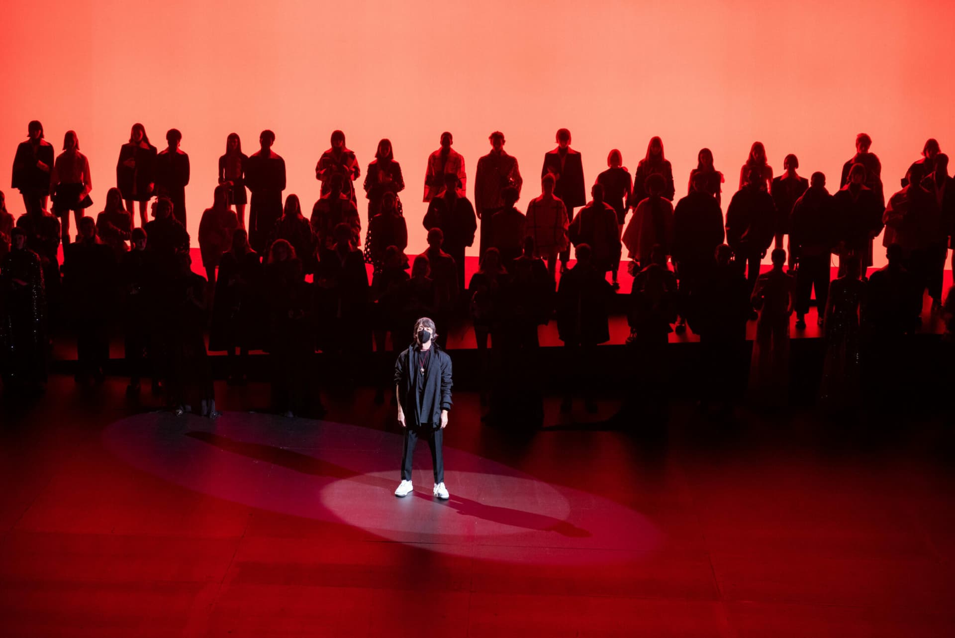 Valentino sfila al Piccolo Teatro sulle note dell’Orchestra Sinfonica di Milano Giuseppe Verdi