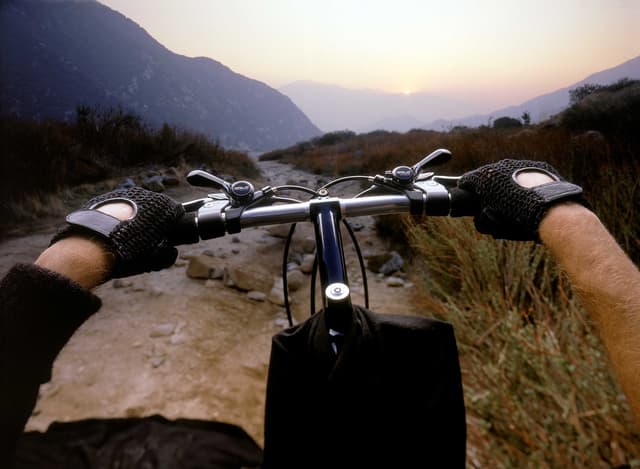 Dalle innovazioni tech alla scalata dell’Everest: i 100 anni della giapponese Shimano