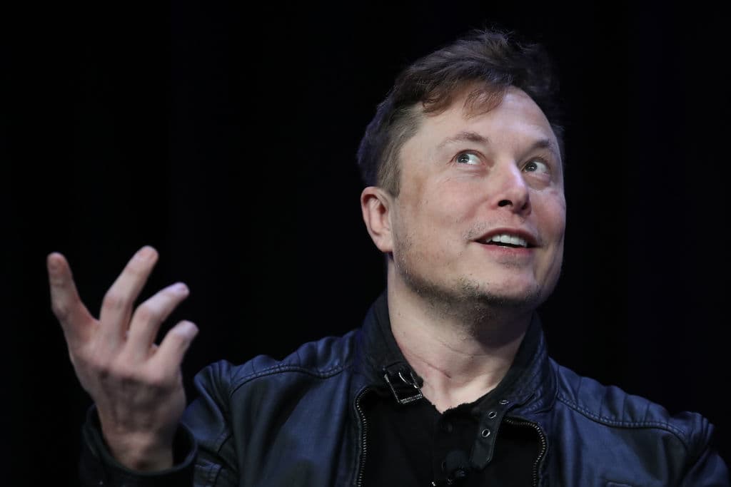 Elon Musk vuole connettere a internet camion, aerei e navi: userà i satelliti di Starlink