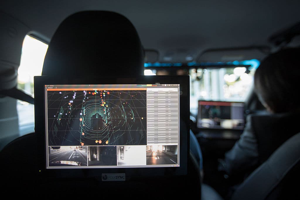 Un passo decisivo per la Apple Car? Tim Cook cerca sensori per la guida autonoma