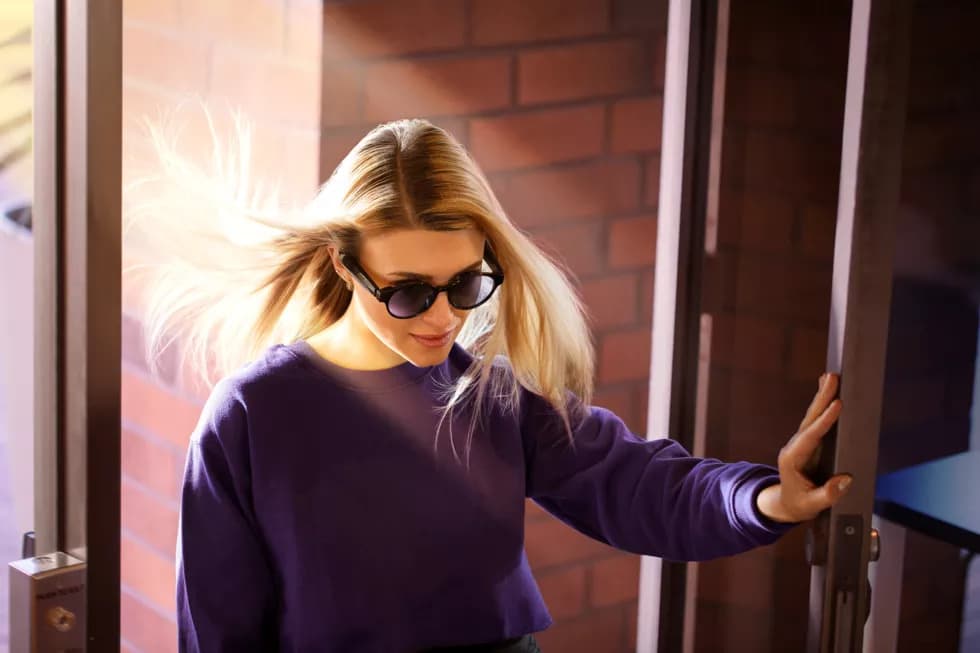 Gli occhiali di design con altoparlanti integrati per rispondere al telefono: Razer svela gli smart glasses Anzu