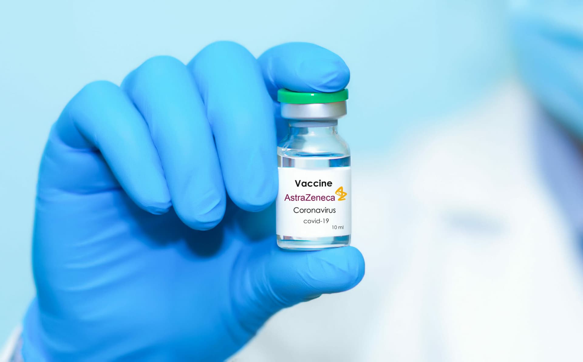 Anche l’Italia sospende il vaccino AstraZeneca. L’azienda farmaceutica dichiara che è sicuro