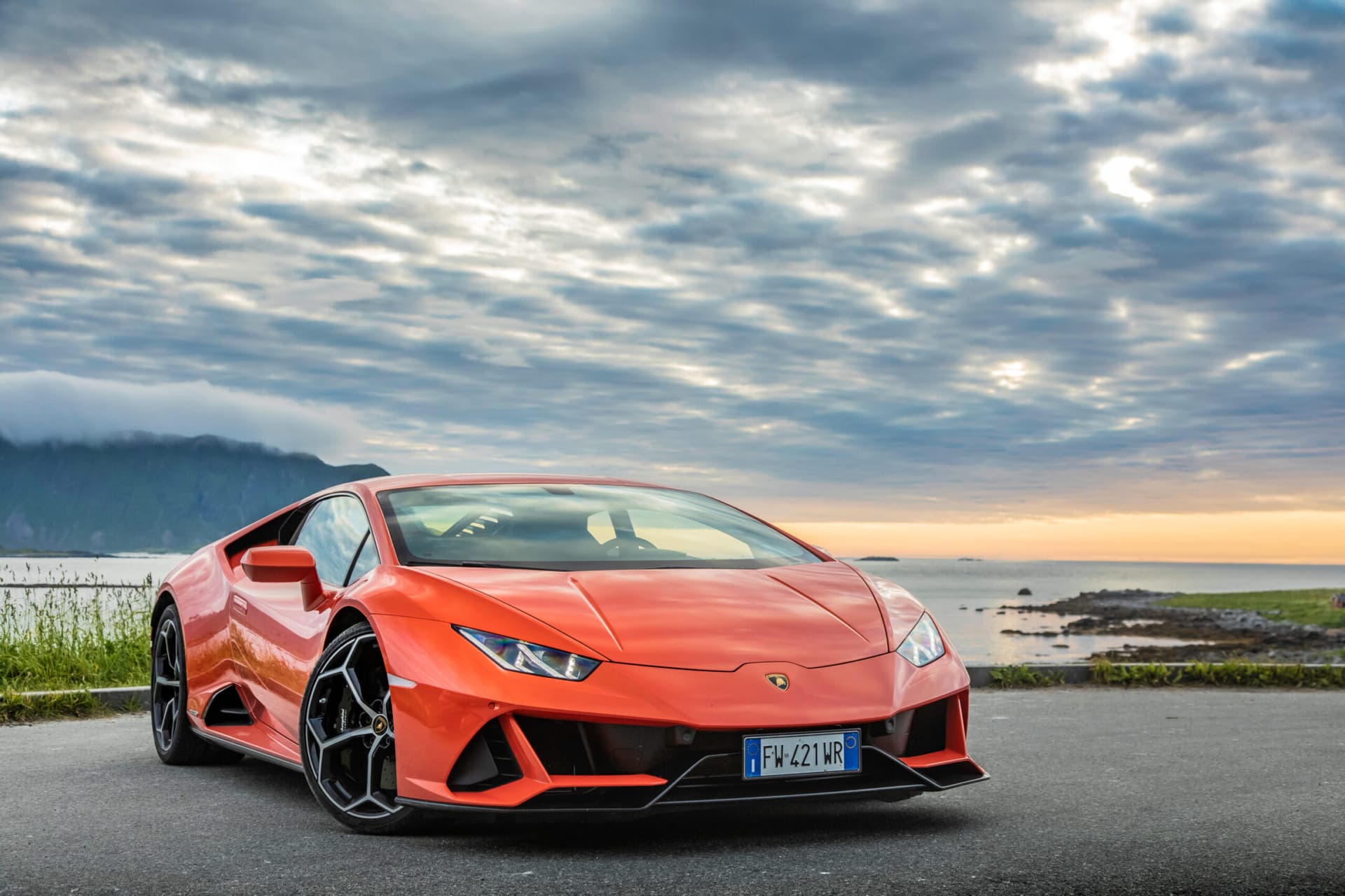 Alexa va a 300 km/h: Lamborghini Huracan Evo è la prima auto con l’assistente vocale di Amazon