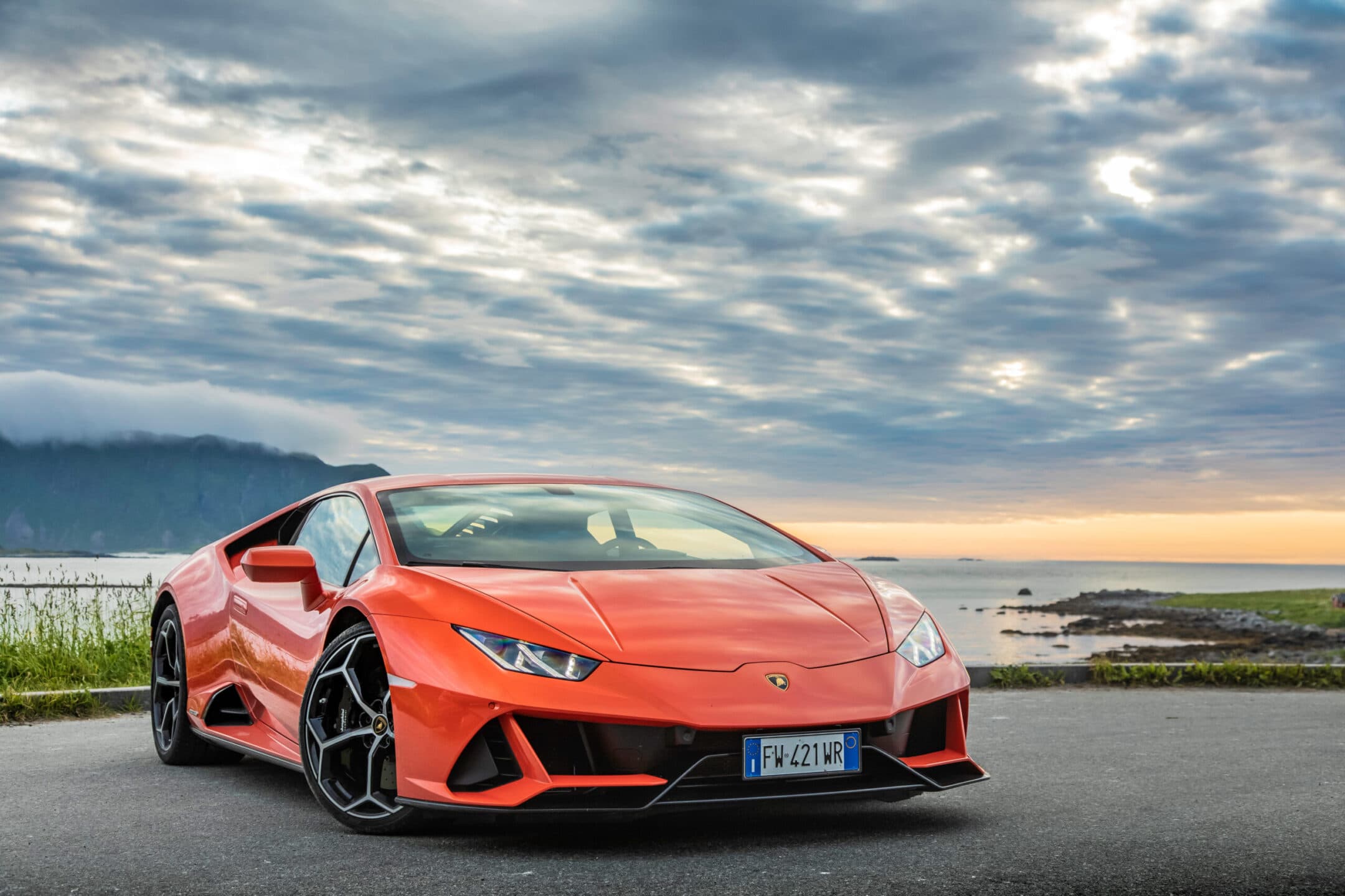 Alexa va a 300 km/h: Lamborghini Huracan Evo è la prima auto con l'assistente vocale di Amazon