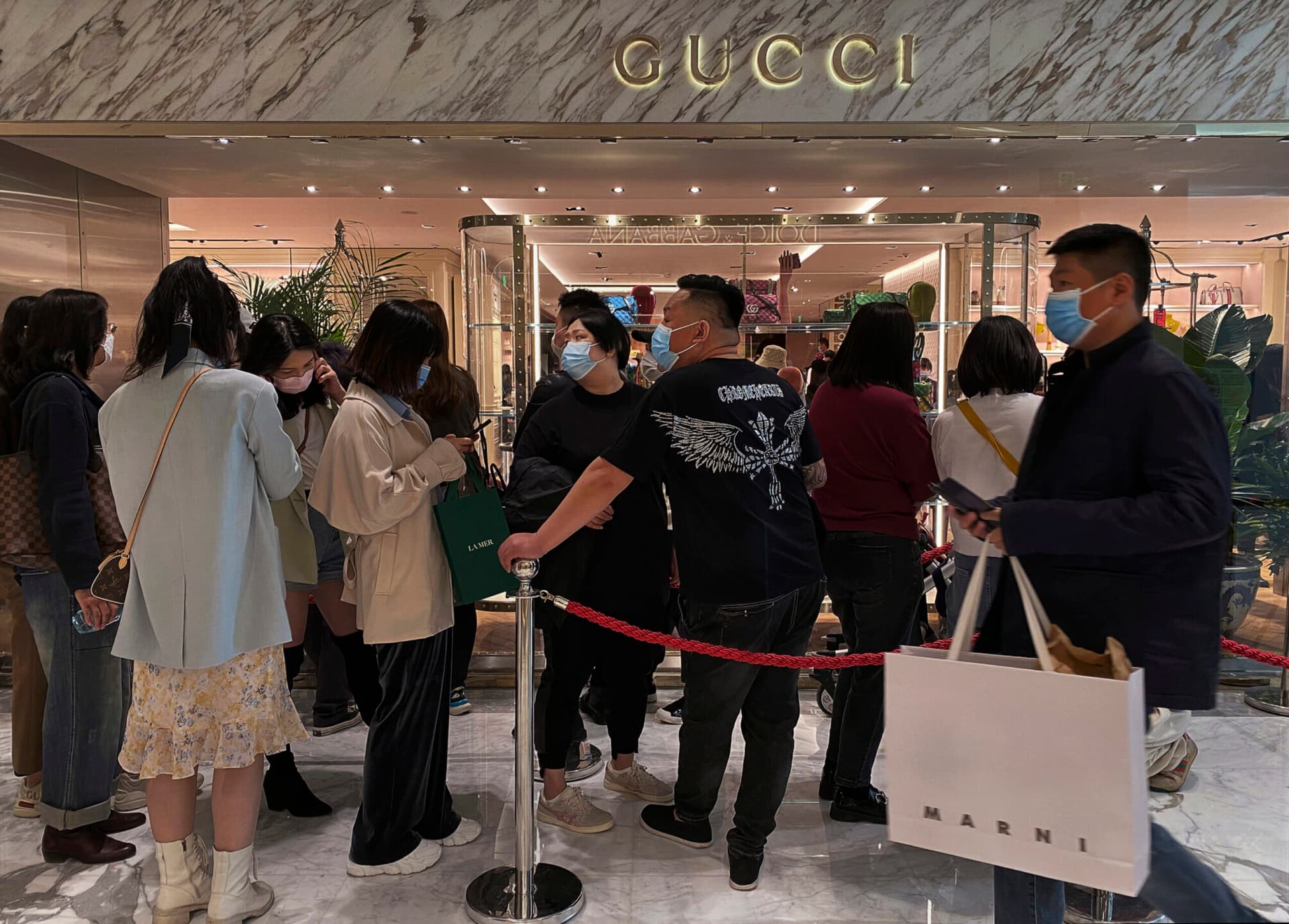 Il gruppo Kering vola in Asia-Pacifico e Nord America. Gucci la punta di diamante del gigante del lusso