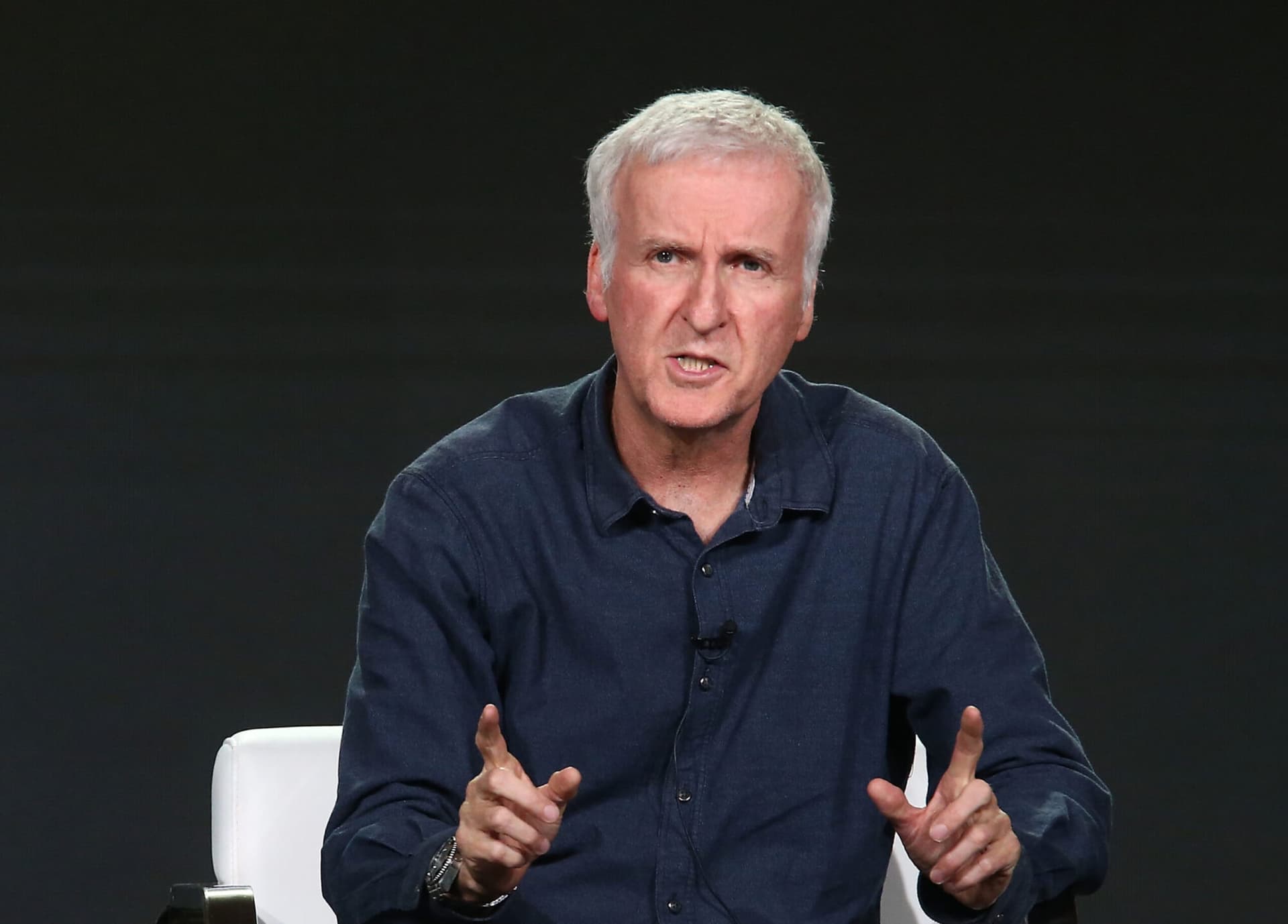 Regista da Oscar, attivista per gli oceani: James Cameron racconta a Forbes il suo nuovo documentario sulle balene su Disney+