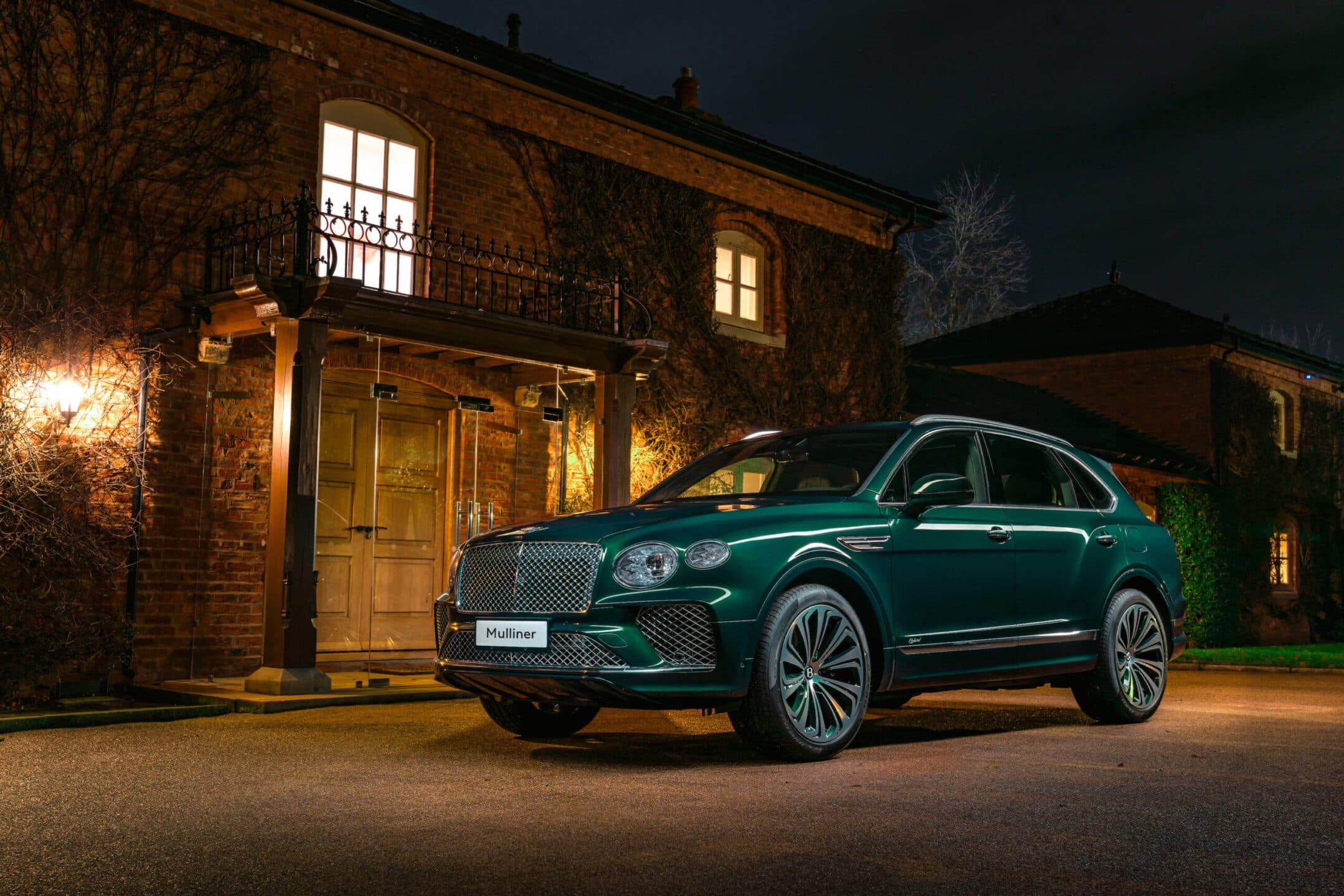 La one-off ibrida plug-in della Bentley Bentayga debutta al Salone di Shangai