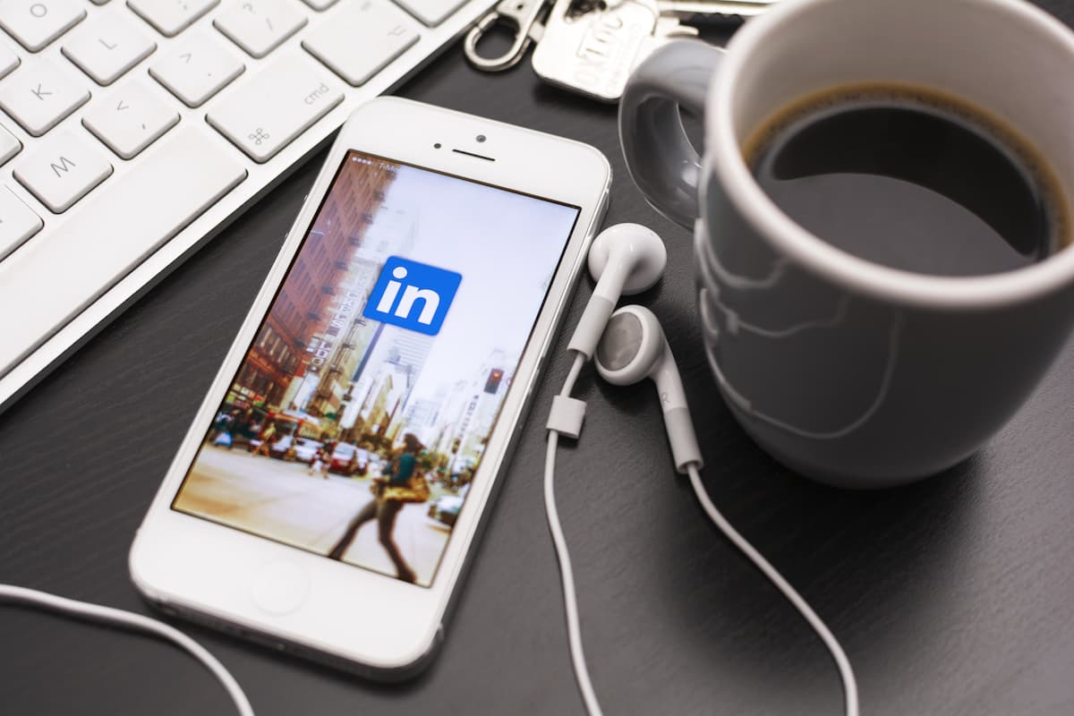 Anche LinkedIn vuole il suo Clubhouse: in arrivo le stanze per parlare di lavoro