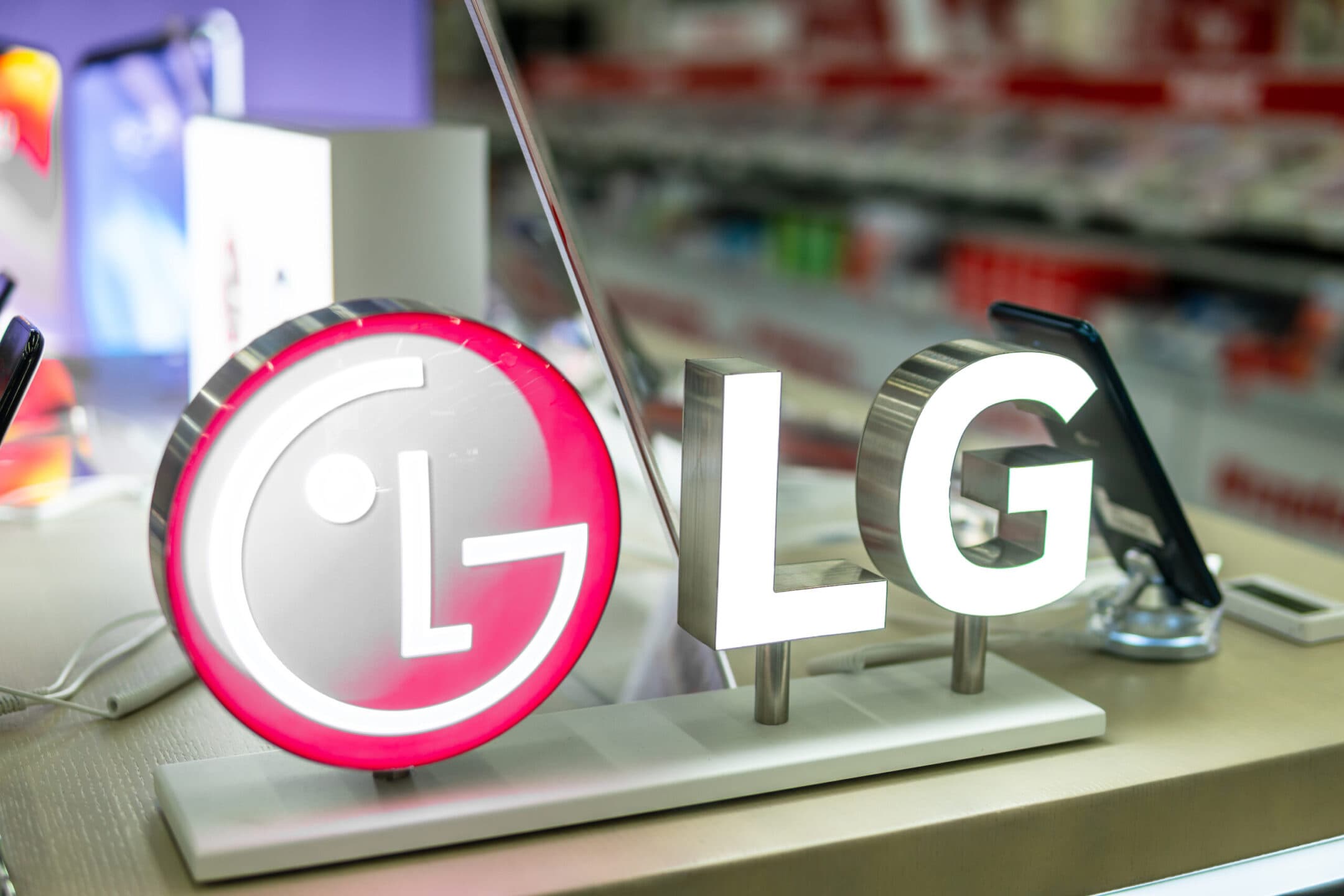 Dopo anni di perdite, LG dice addio agli smartphone. E punta su smart home e componenti per auto elettriche