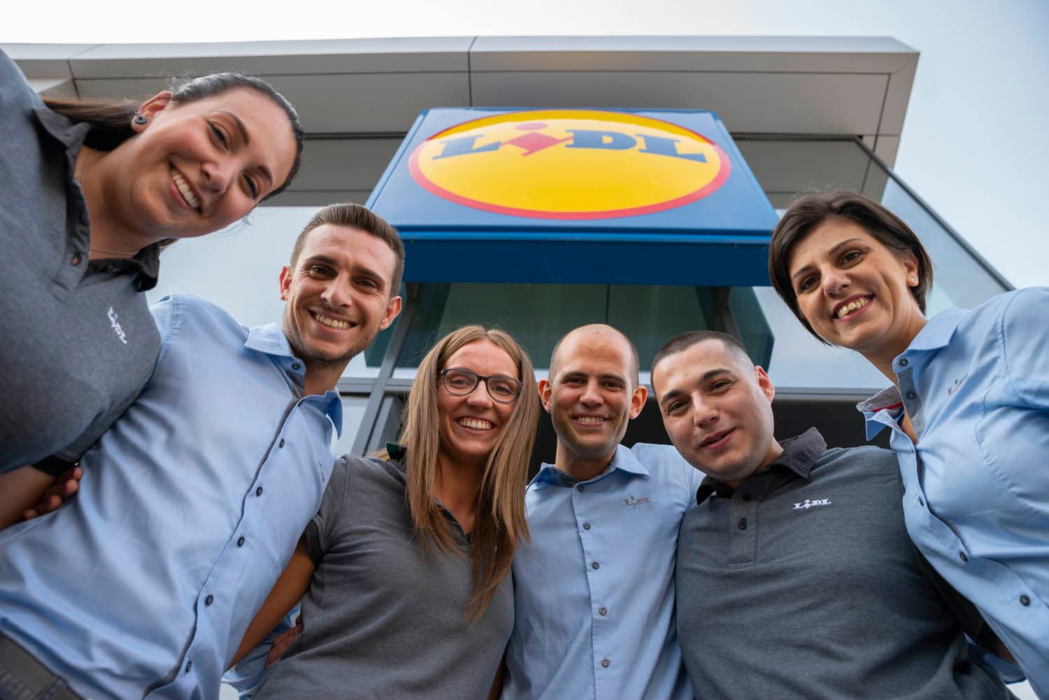 Borse di studio e dispositivi informatici: Lidl investe 450.000 euro per formare i figli dei suoi dipendenti