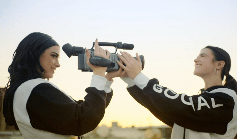 Da star di TikTok a designer di moda: l'ascesa delle sorelle Charli e Dixie D'Amelio