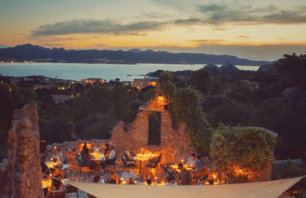 Alle terrazze del Ritual di Baja Sardinia, una cucina di pesce fatta ad arte firmata dallo chef Riccardo Pacifico