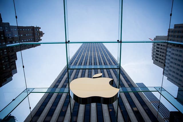 Continua il crollo delle azioni Apple: ecco perché la società è a un bivio